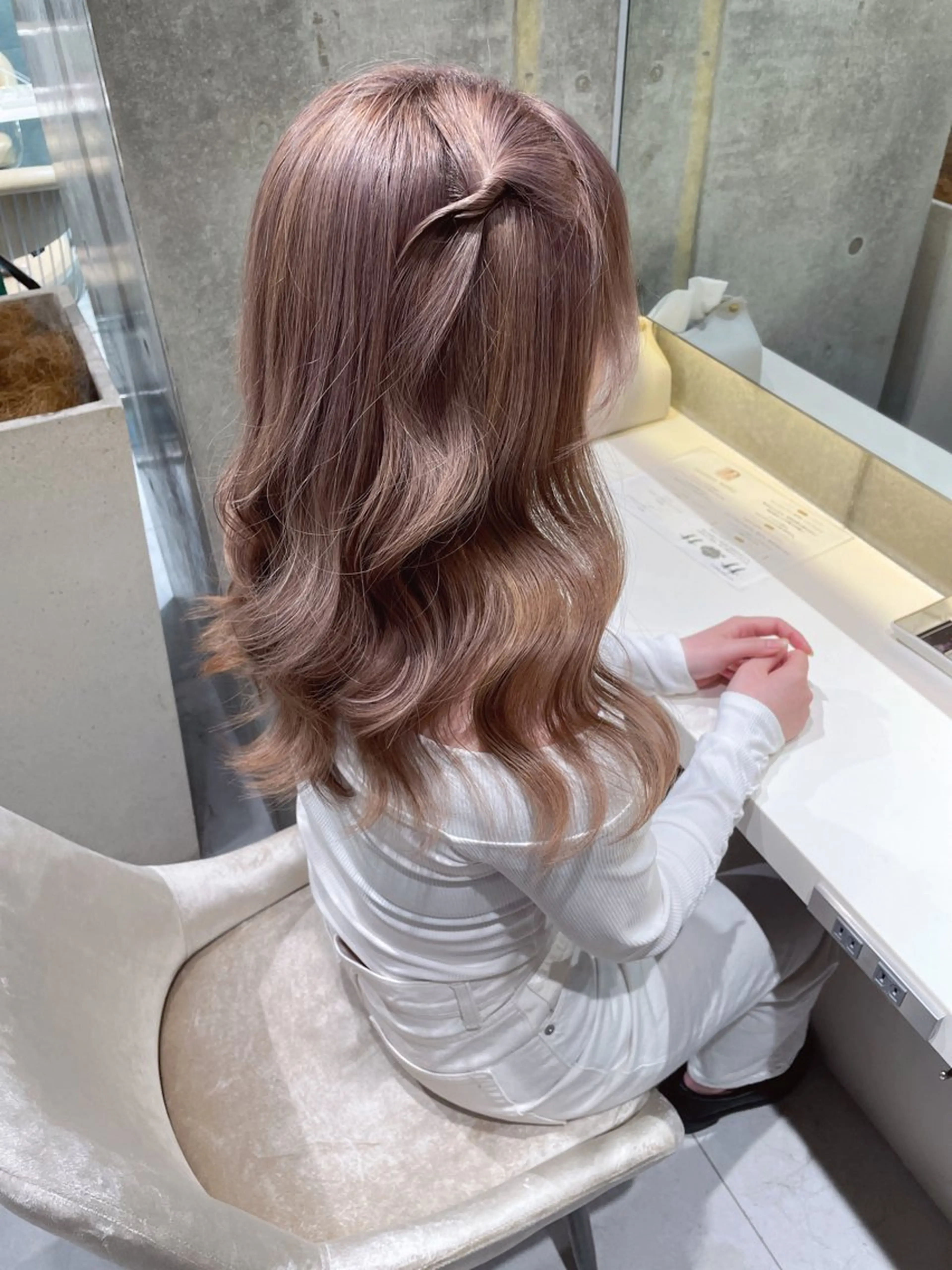 ヘアアレンジ karin ボブハイトーンのヘアスタイル