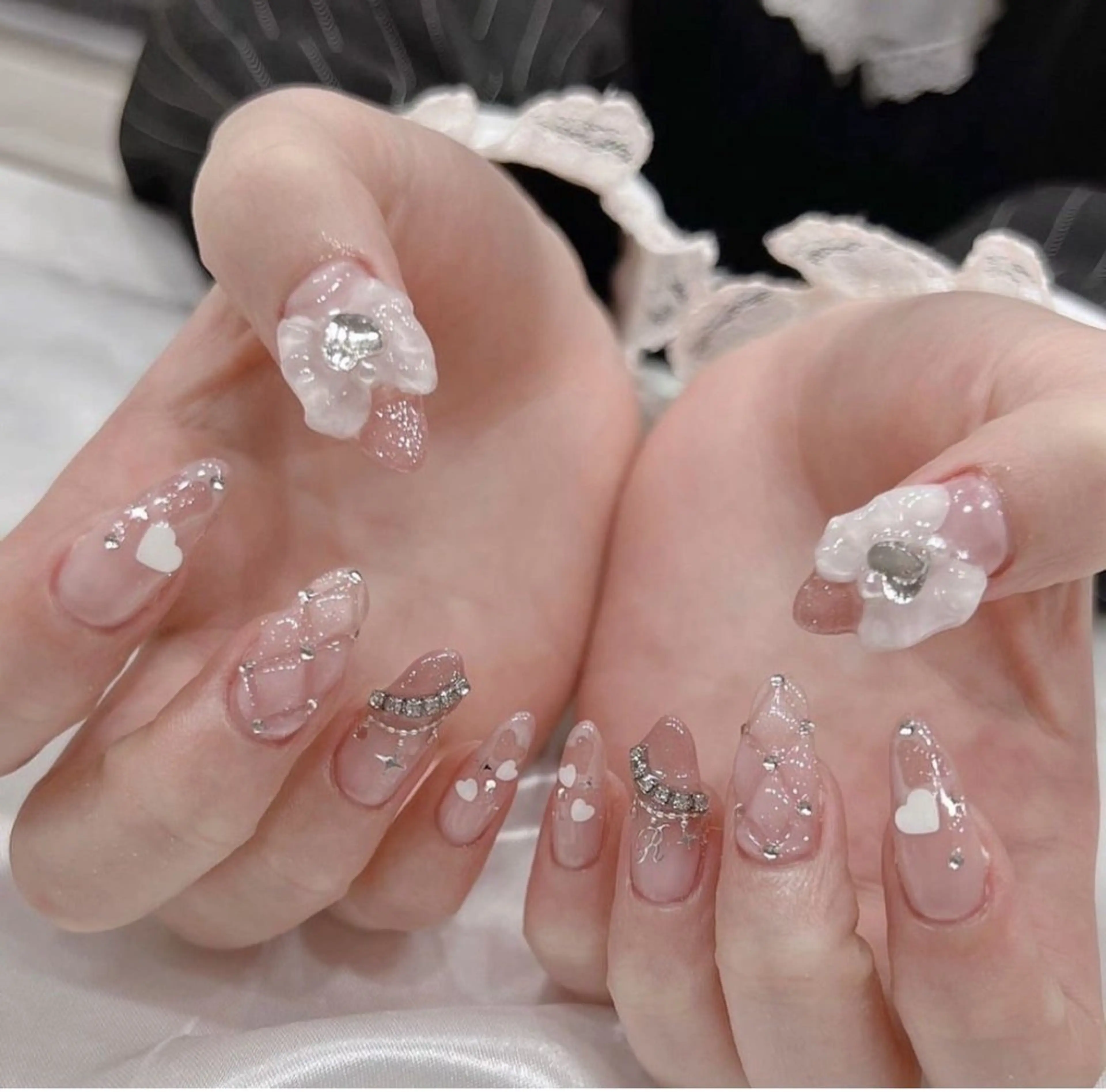 ネイル マグネットネイル ピンク ネイルチップ 冬ネイル クリスマス ハンドネイル Lee Nailsのネイルデザイン