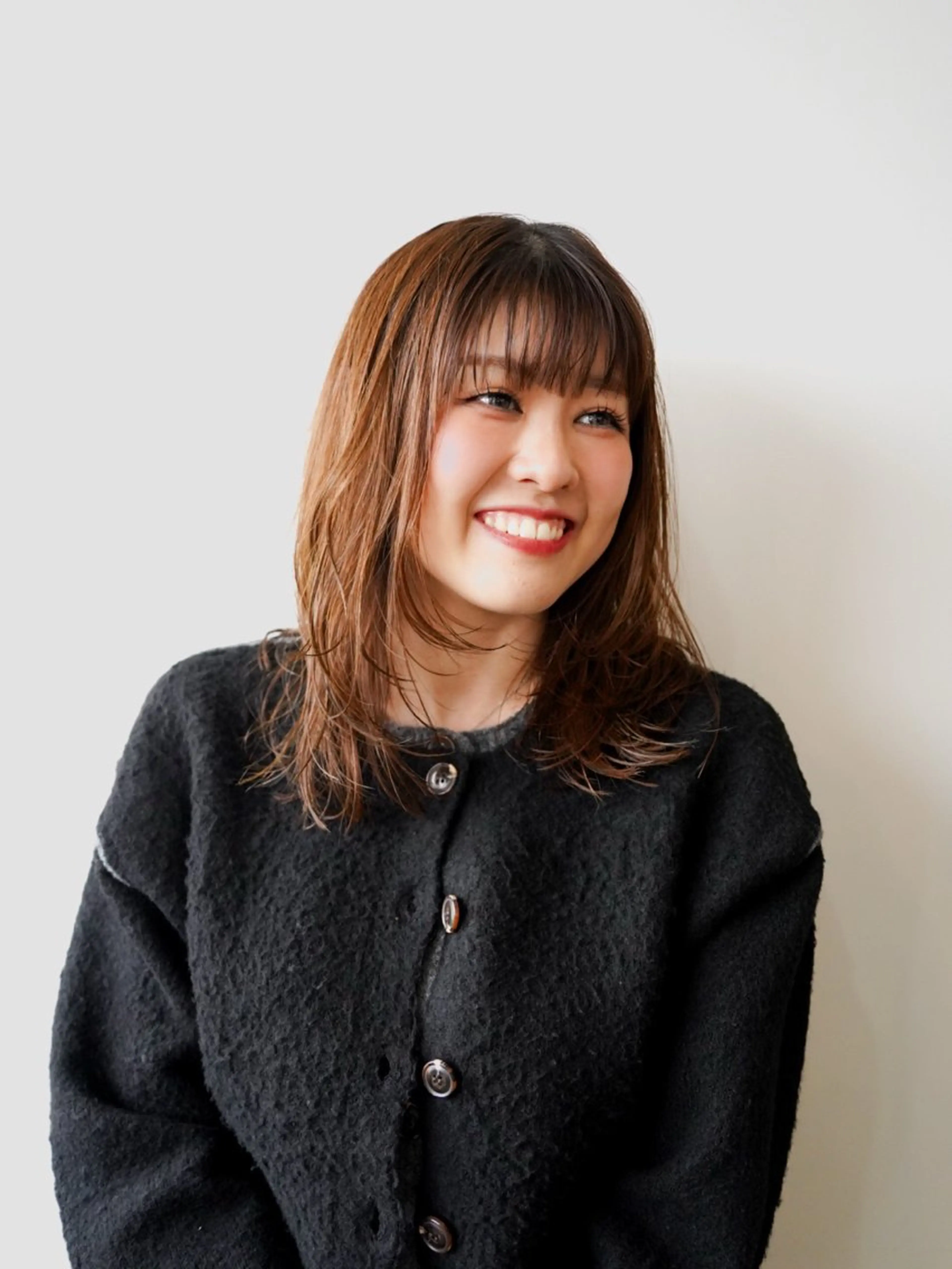 ミディアム ミディアムレイヤー レイヤーカット plus HAIR いずみのヘアスタイル