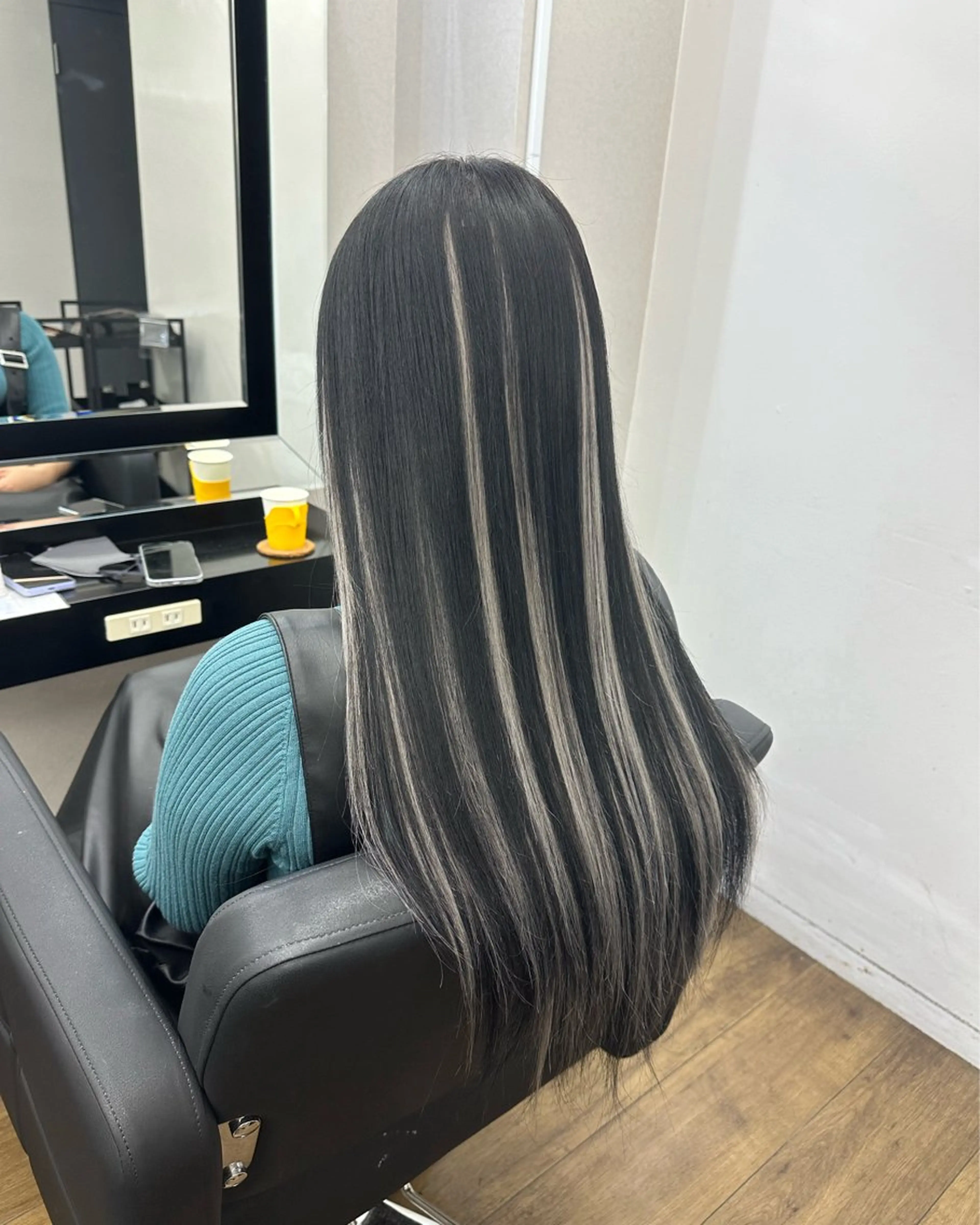 ロング ヘアカラー エクステ 韓国ヘア×ハイトーン AYA💫のヘアスタイル