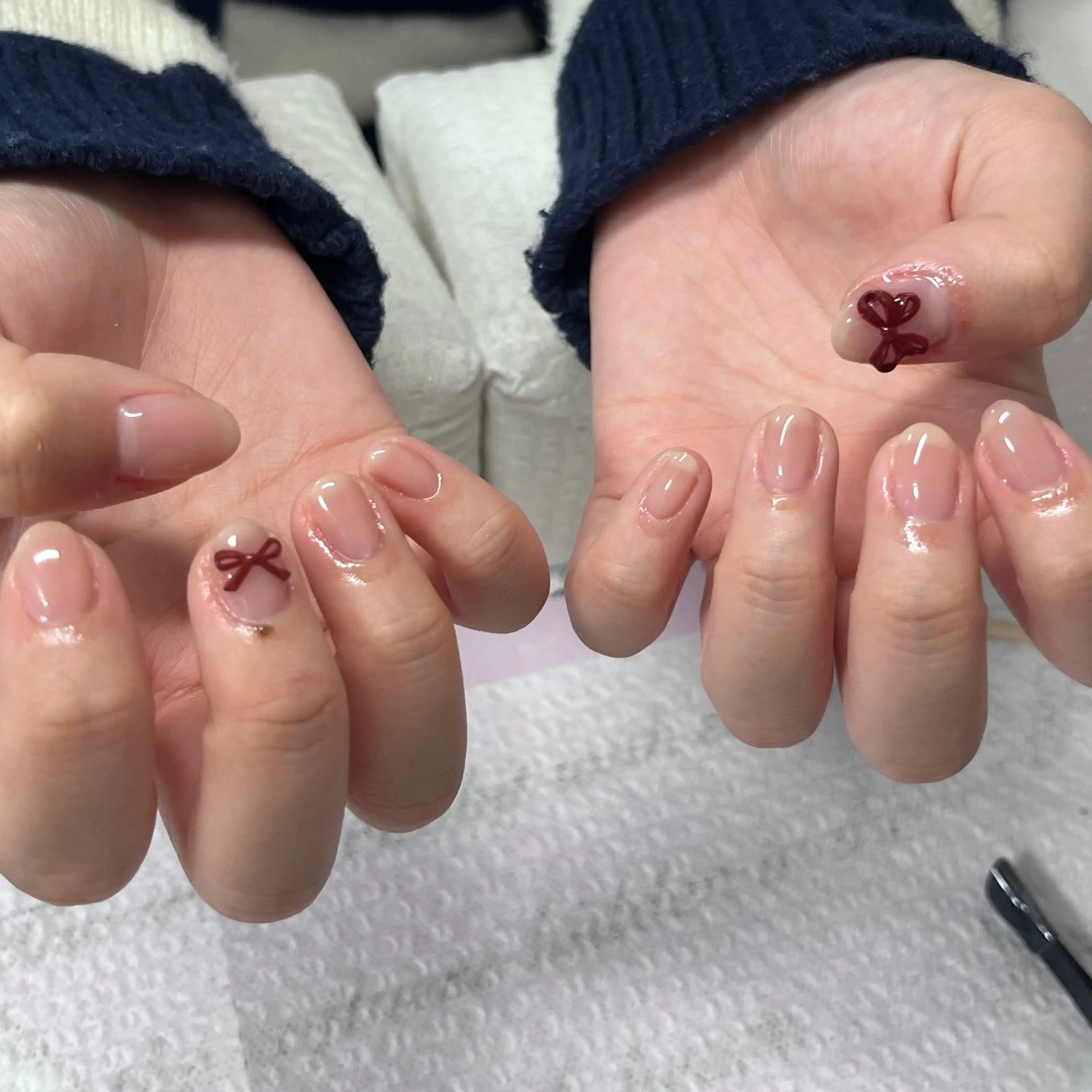 ネイル 氷ネイル・うるうるネイル キラキラネイル 韓国ネイル シンプルネイル ワンホンネイル ハンドネイル はなネイル所属・R_nail xixiのネイルデザイン