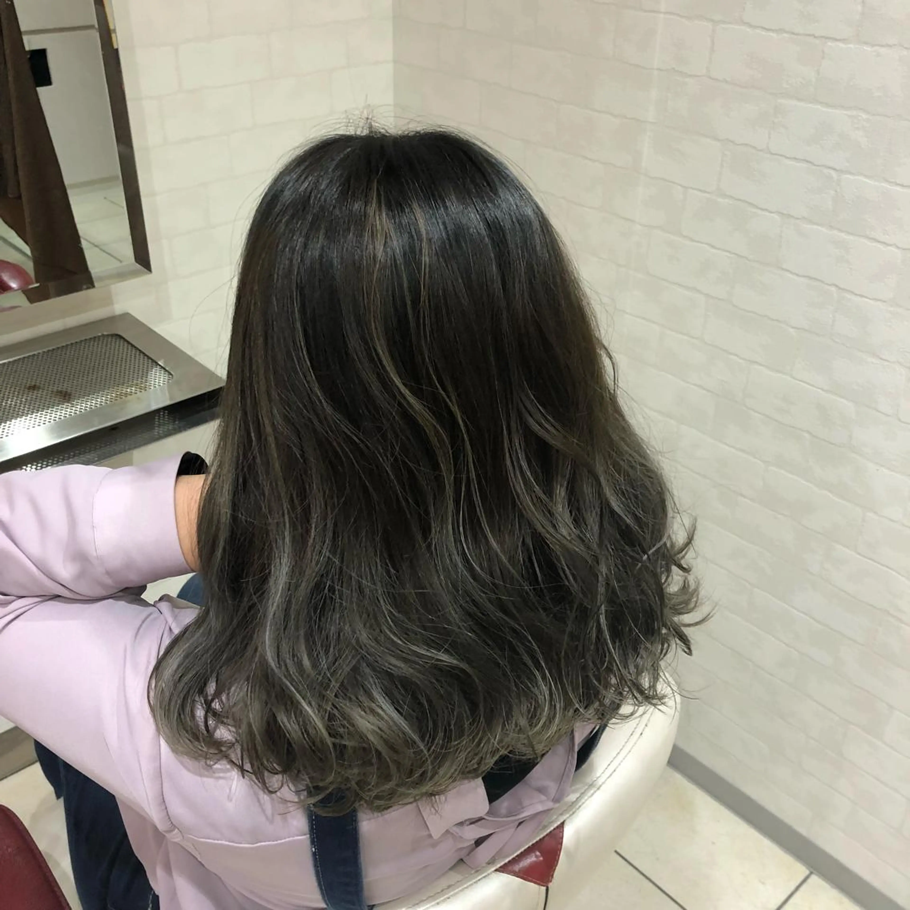 セミロング カラー ハイライトカラー ハイライト Lore Airl所属・畑山 紗耶佳のヘアスタイル