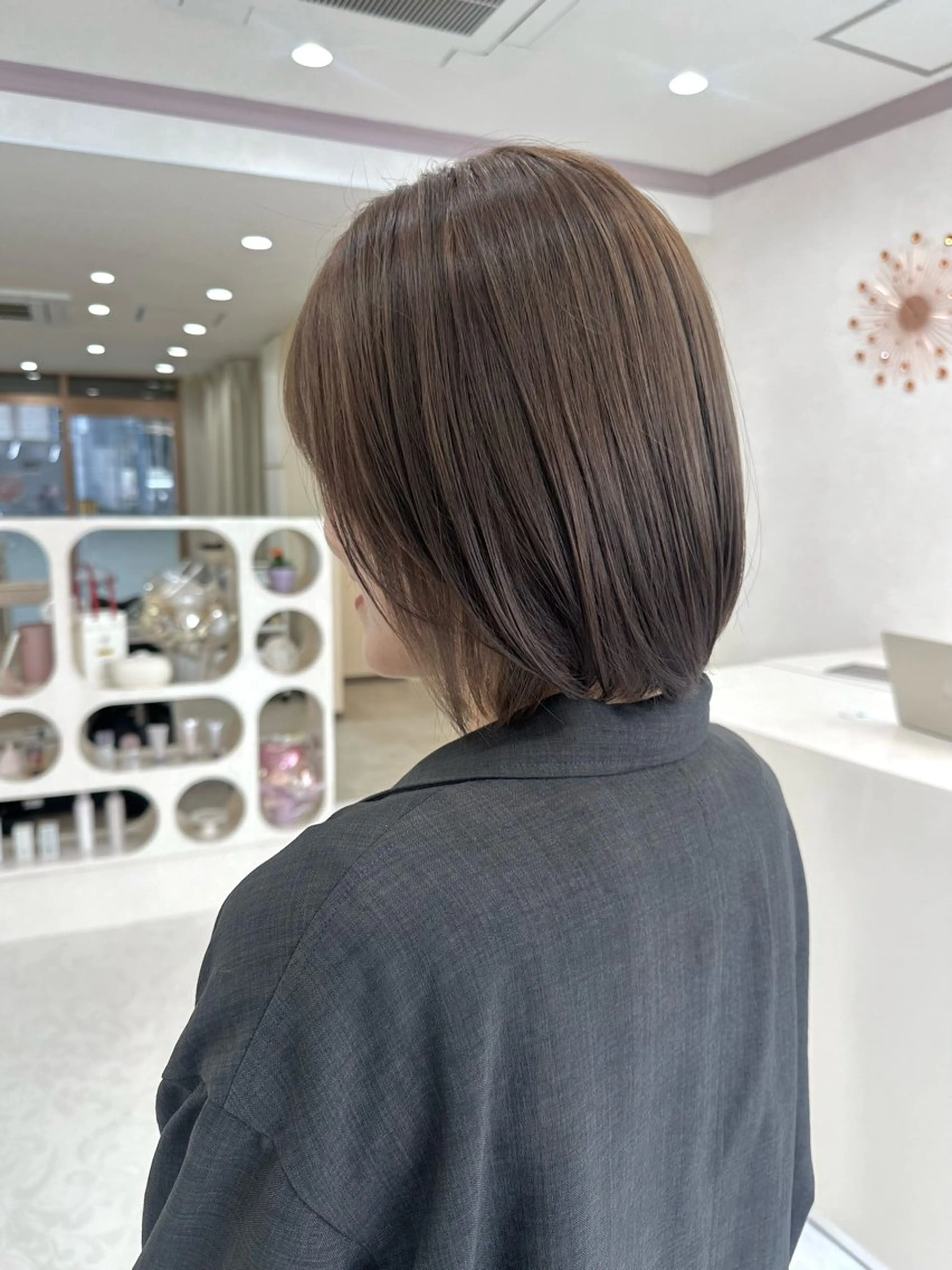 ショート カラー アッシュ ベージュカラー CheRiR所属・アッシュカラーやアレ ンジ得意🌿RIKOのヘアスタイル