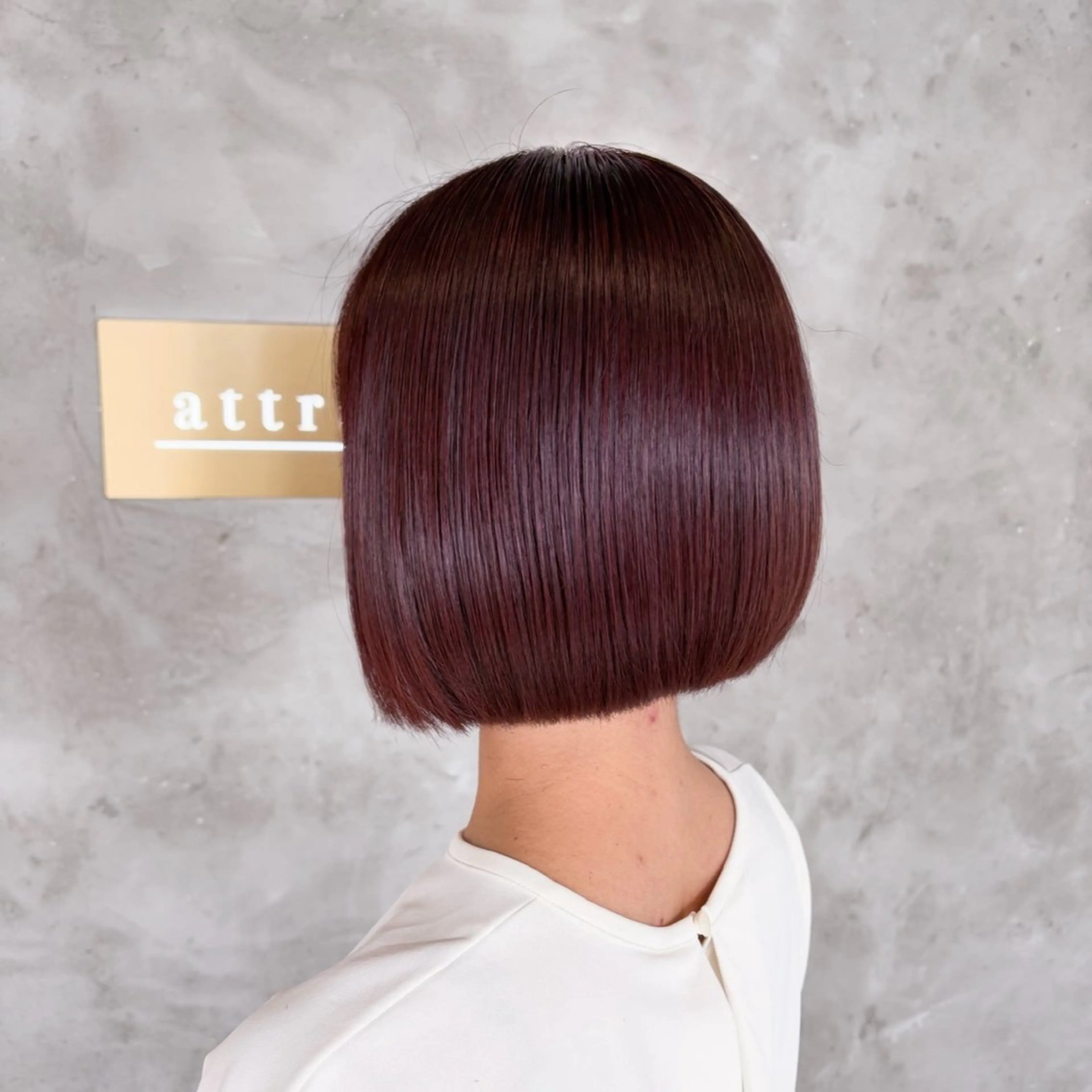 ショート カラー ショートボブ ボルドーカラー ピンクカラー レッドカラー ボブ カット ヘアカラー トリートメント Attrait .のヘアスタイル