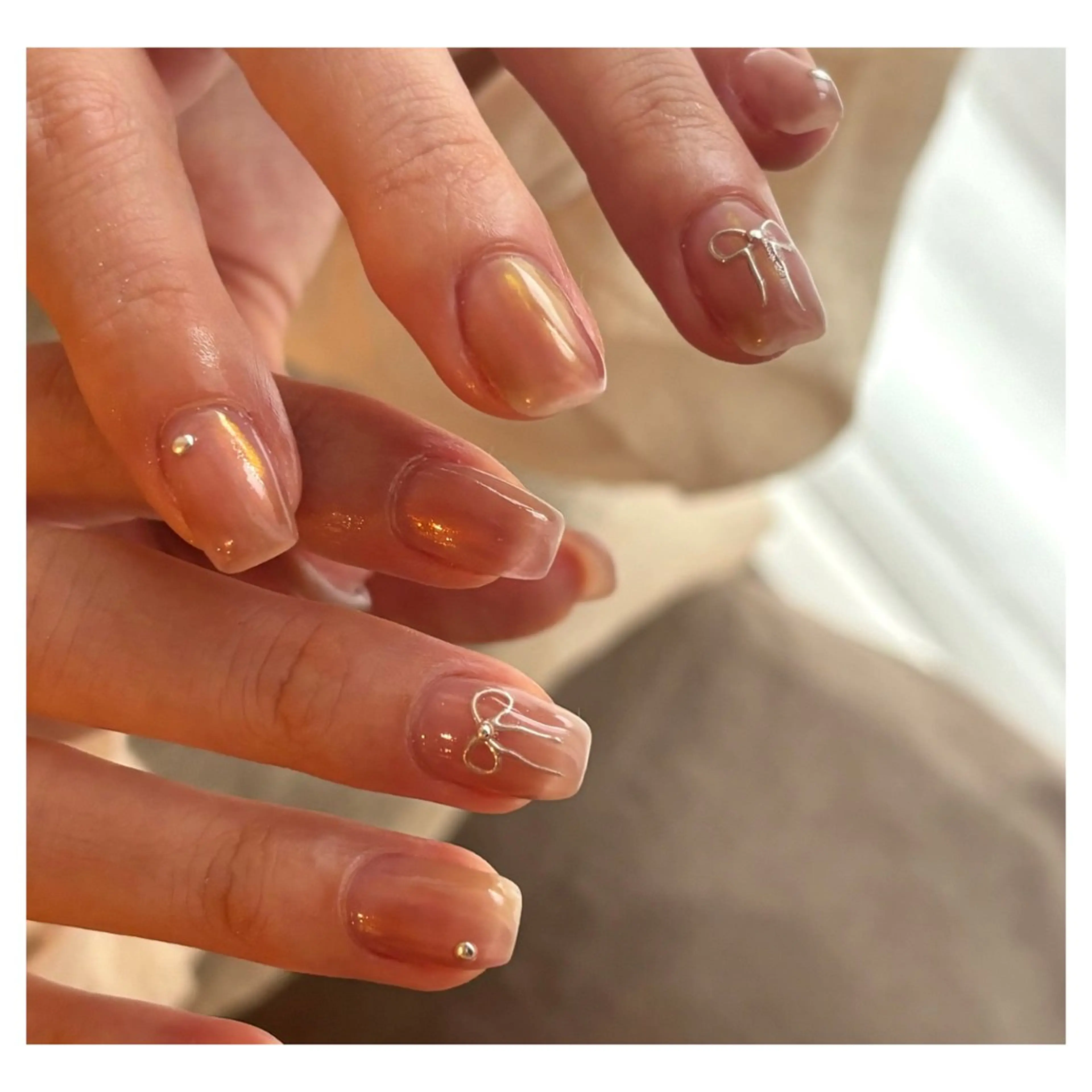 ネイル オーロラネイル ボルドー ピンク ハンドネイル Elio所属・Elio 国泰寺のネイルデザイン