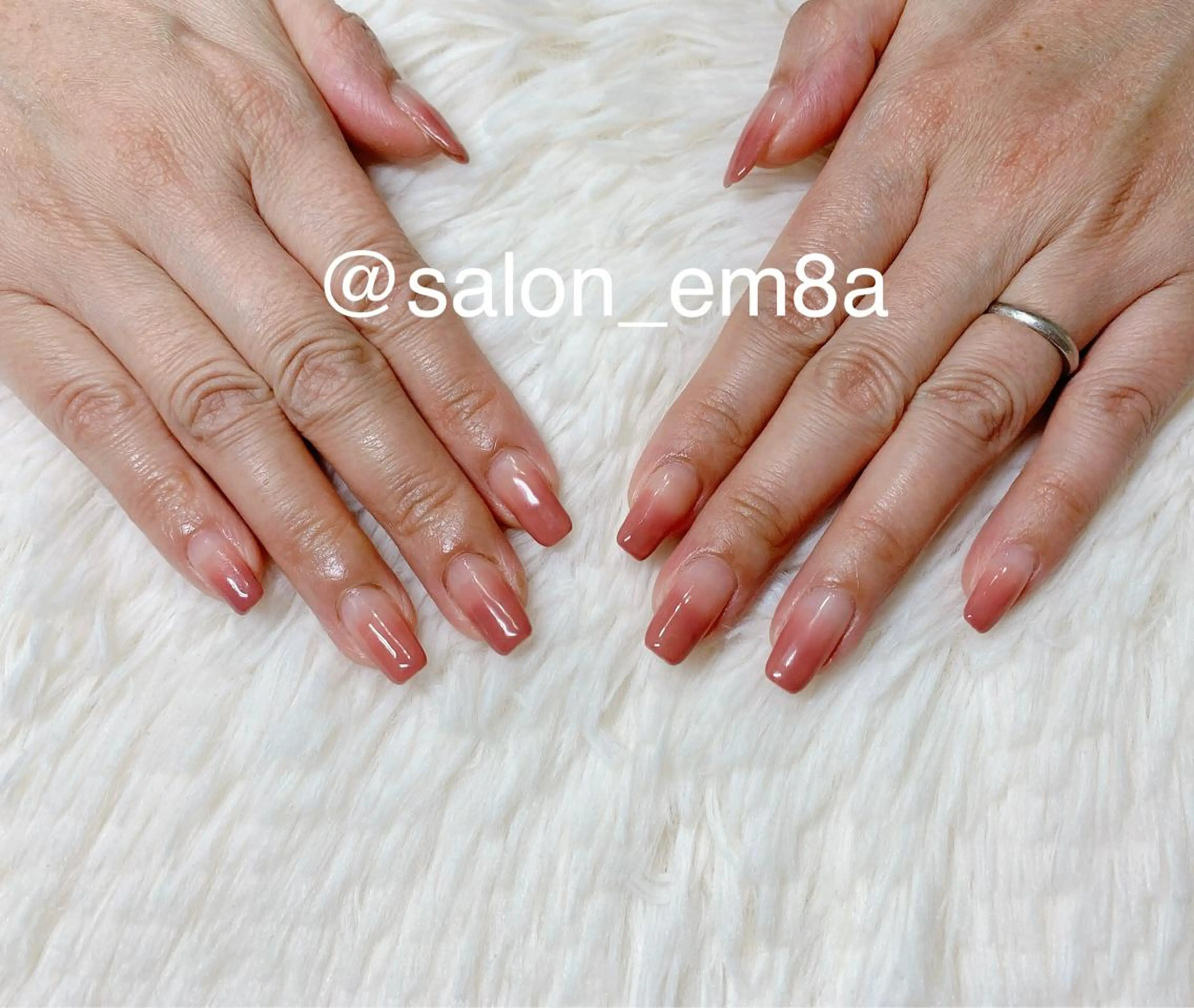 ネイル グラデーション シンプルネイル salon EM&A emiのネイルデザイン