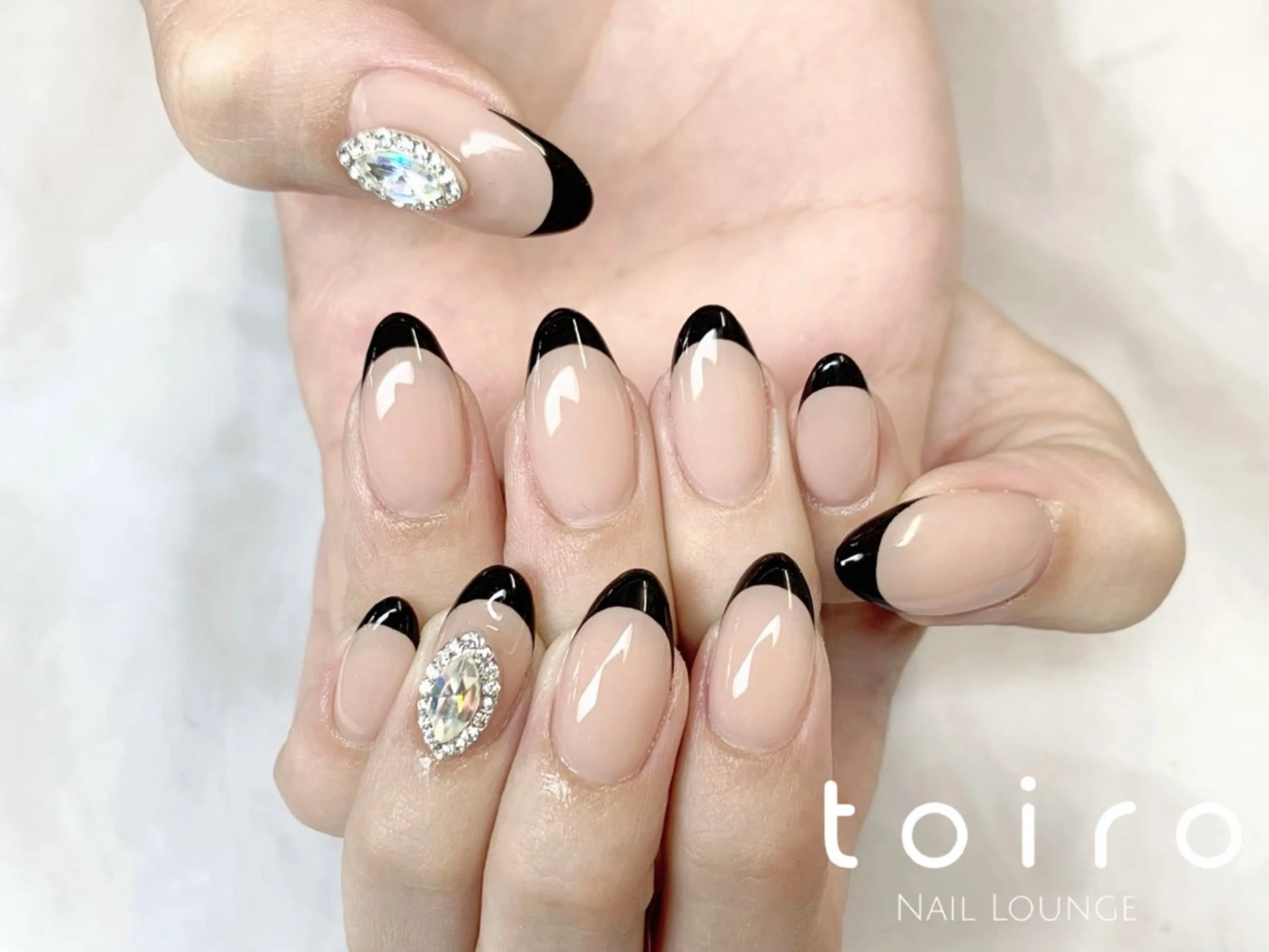 ミディアム toiro NAILLOUNGEのネイルデザイン