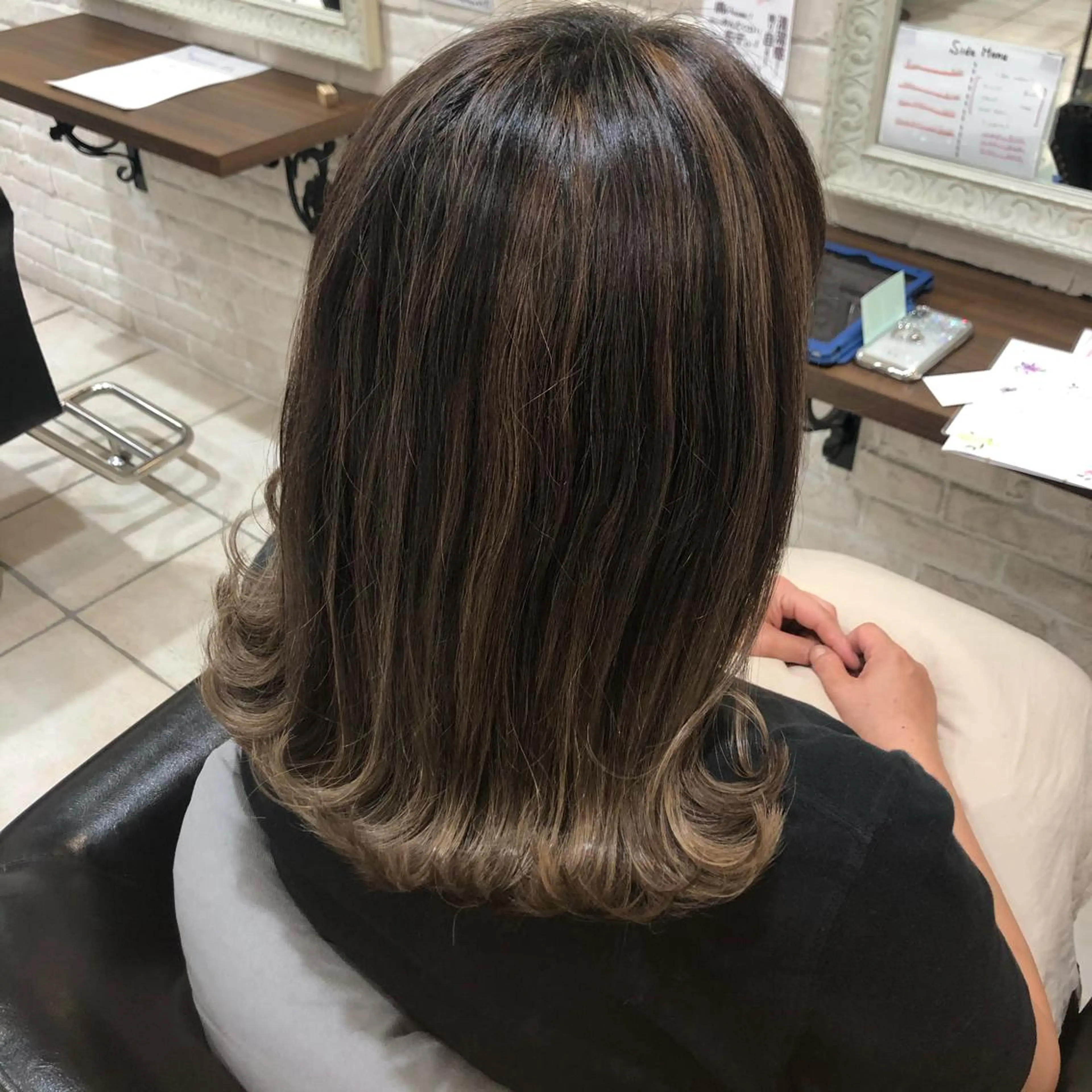 セミロング アッシュ ハイライト レイヤーカット 韓国風ヘア♡ runaのヘアスタイル