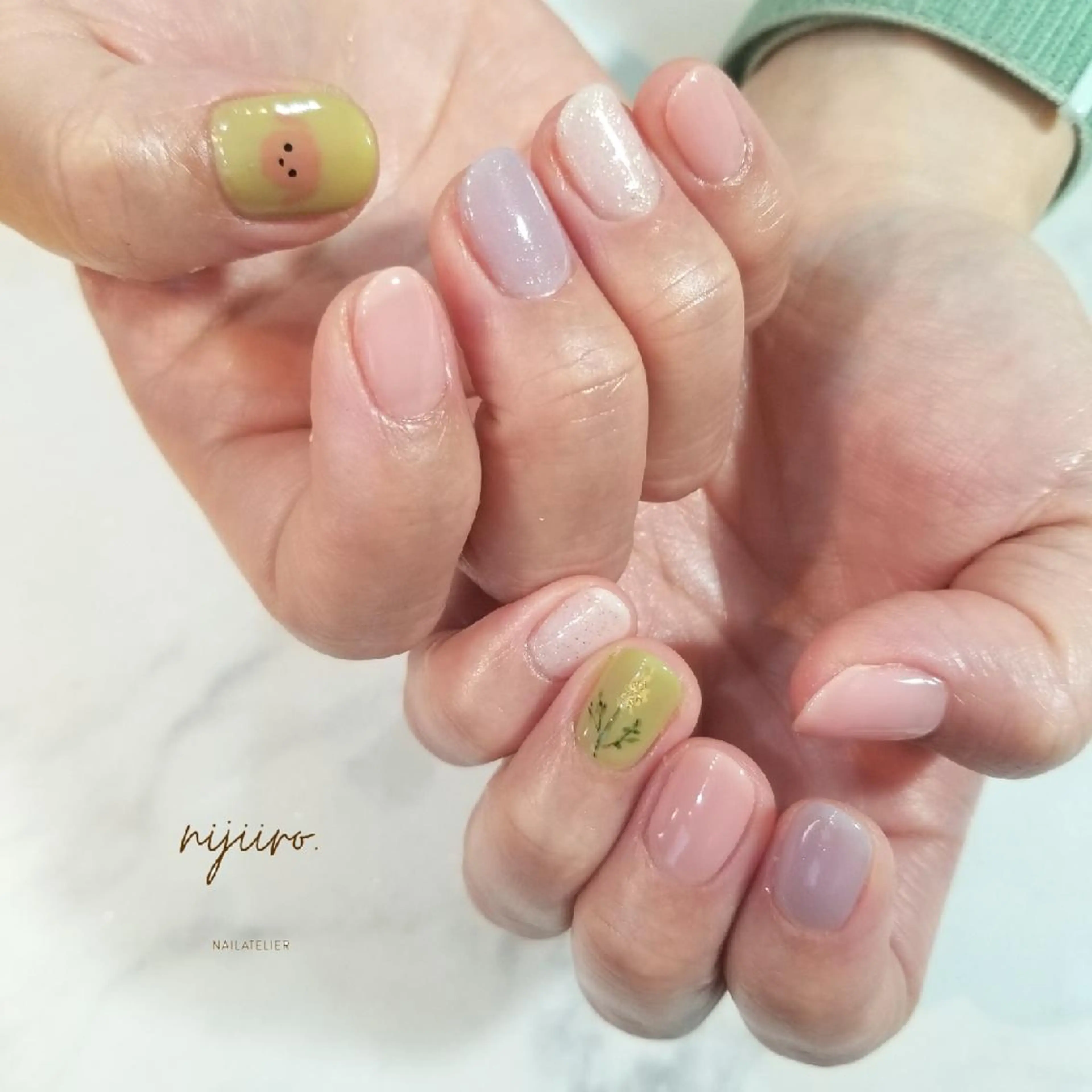 ネイル ハンドネイル nailatelier nijiiro.所属・nijiiro🌈 サトウのネイルデザイン
