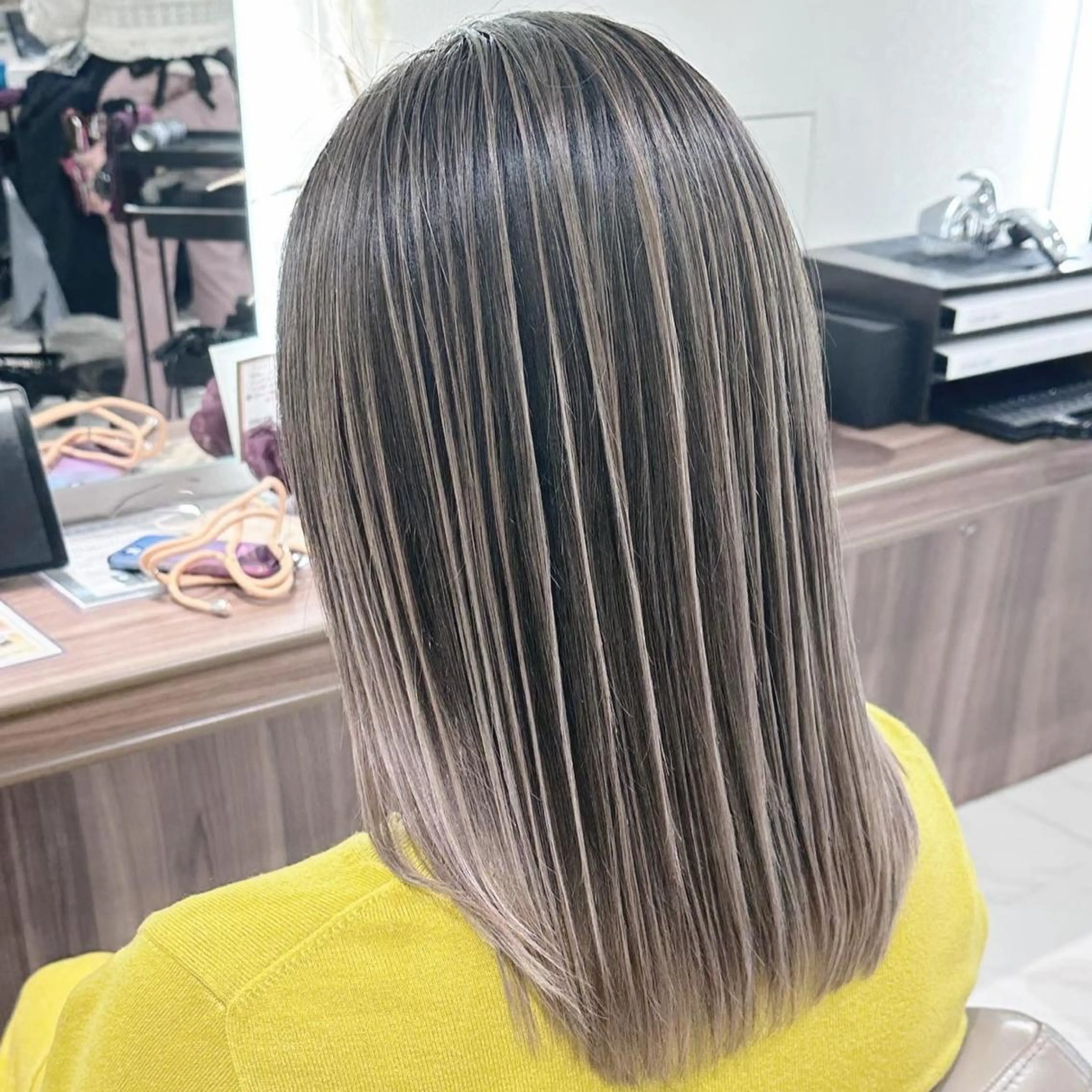 ミディアム カラー バレイヤージュ 髪質改善 レイヤーカット カット ヘアカラー トリートメント 山崎俊輔/髪質改善 /バレイヤージュのヘアスタイル