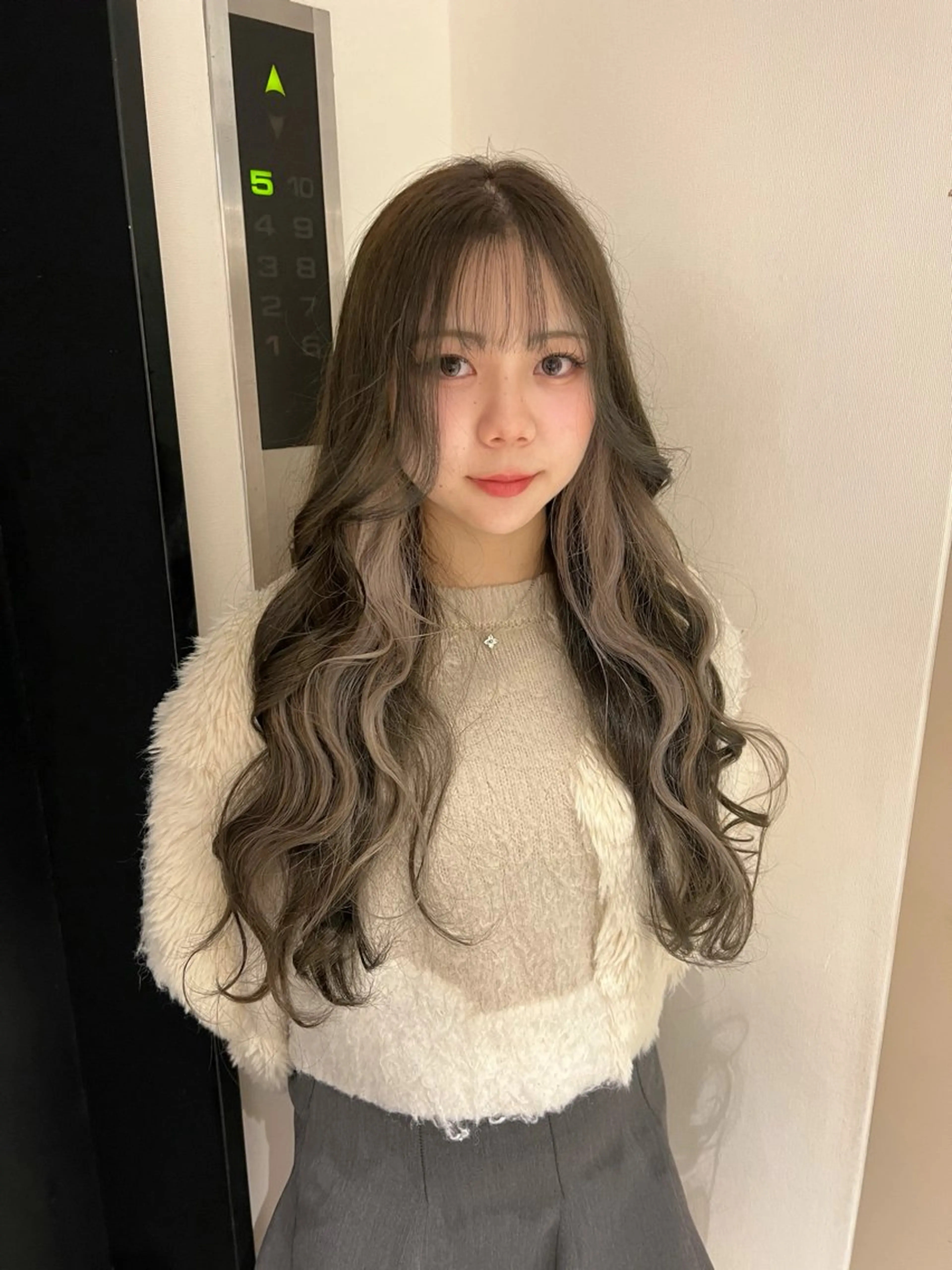 ロング デザイン🥇複雑履歴 ハイトーン特化のヘアスタイル