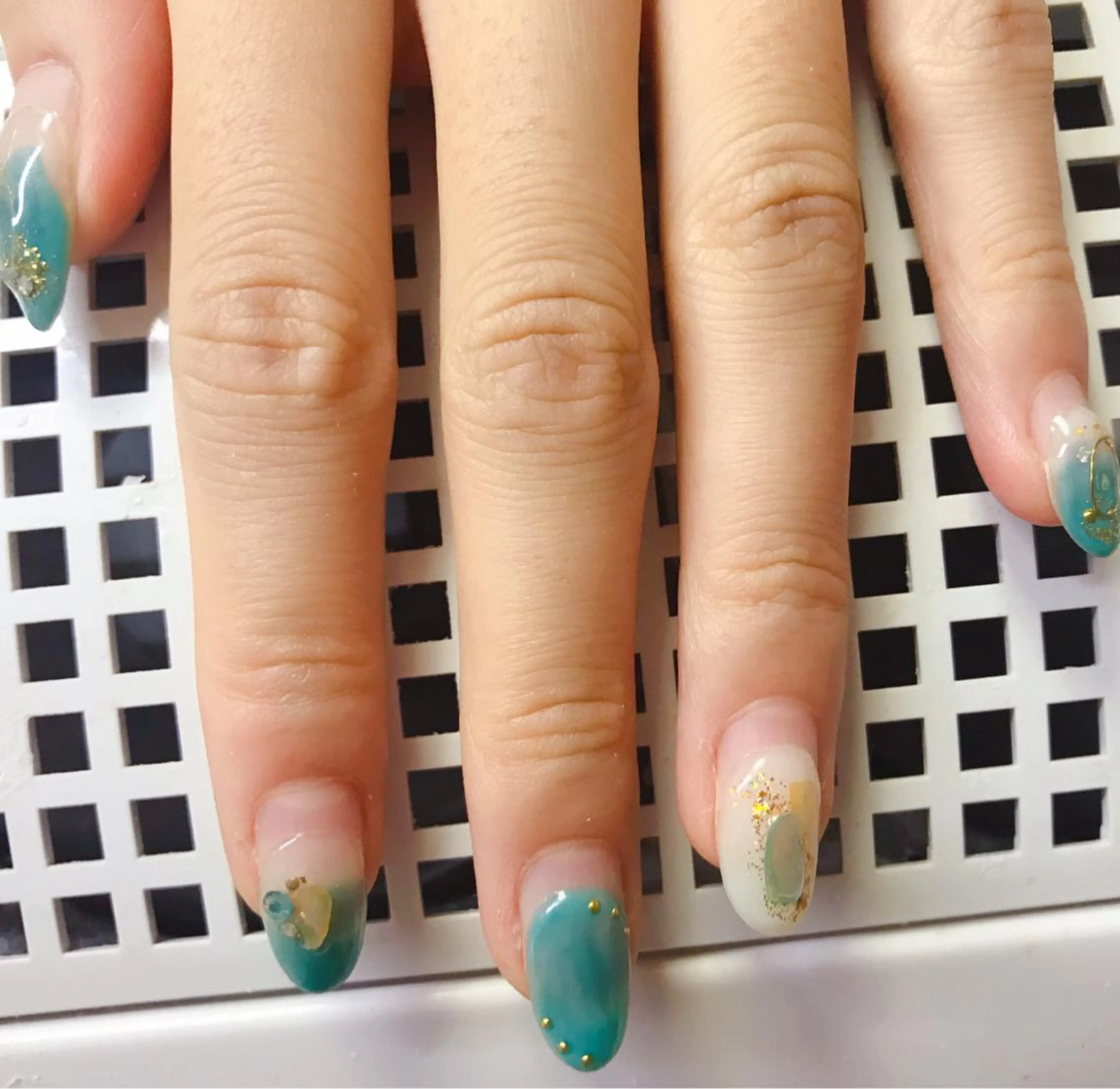 カラー ネイル Q Free nailsのネイルデザイン