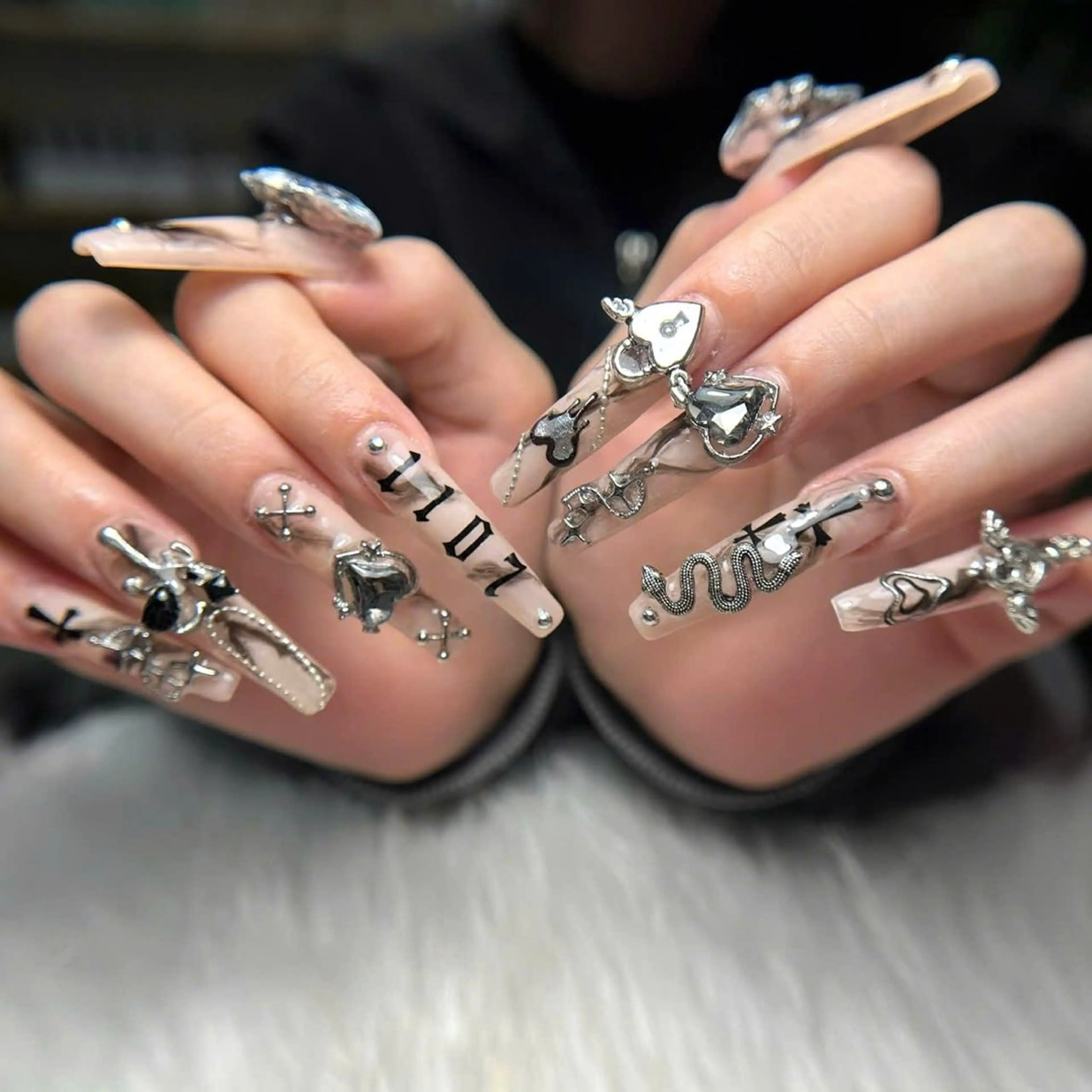 ネイル 持ち込み オフィスネイル シンプルネイル ハンドネイル Luci Nailのネイルデザイン