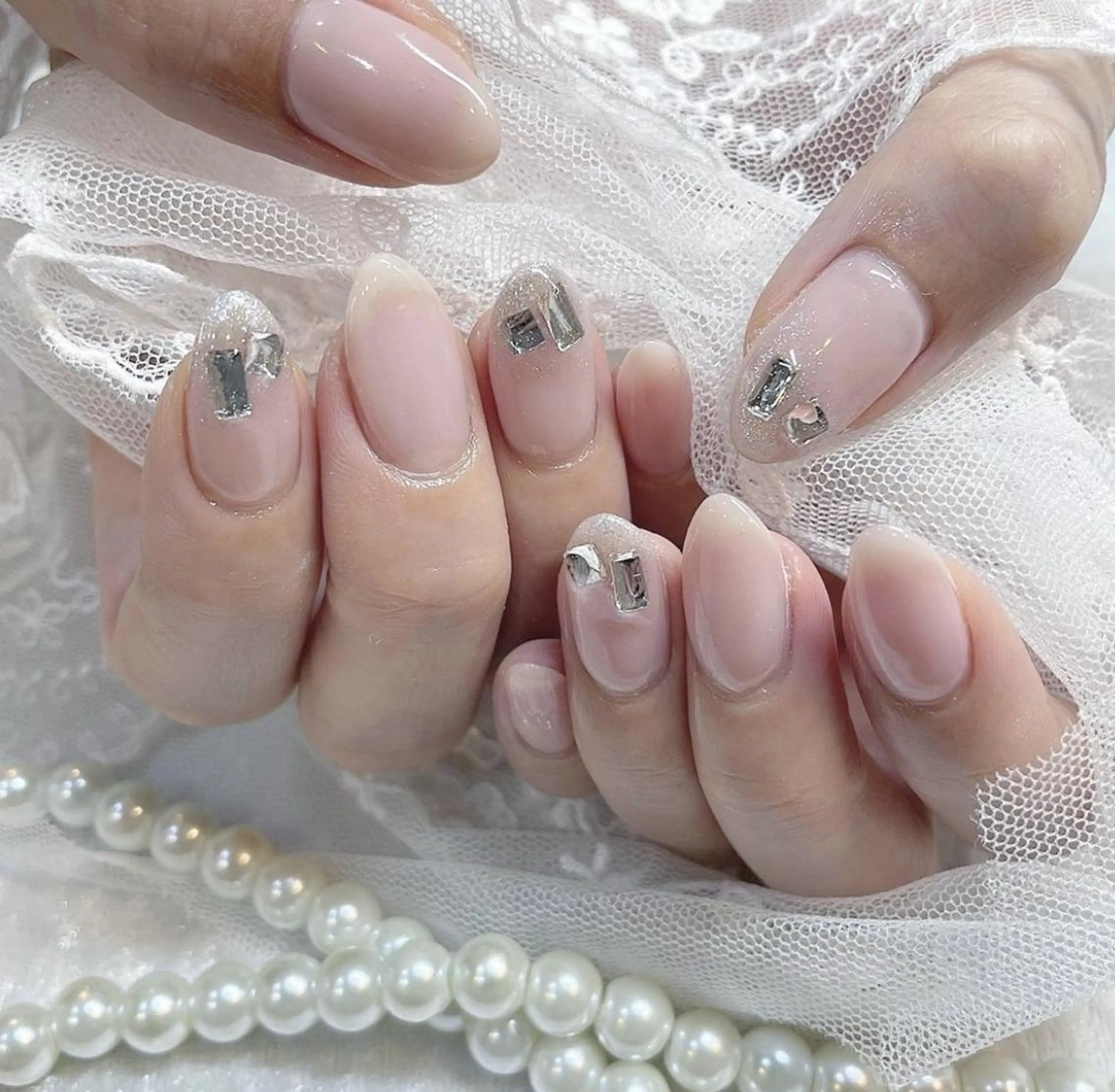 ネイル ジェルネイル キラキラネイル 韓国ネイル 持ち込み ワンカラーネイル ハンドネイル fiore nail 🦋のネイルデザイン