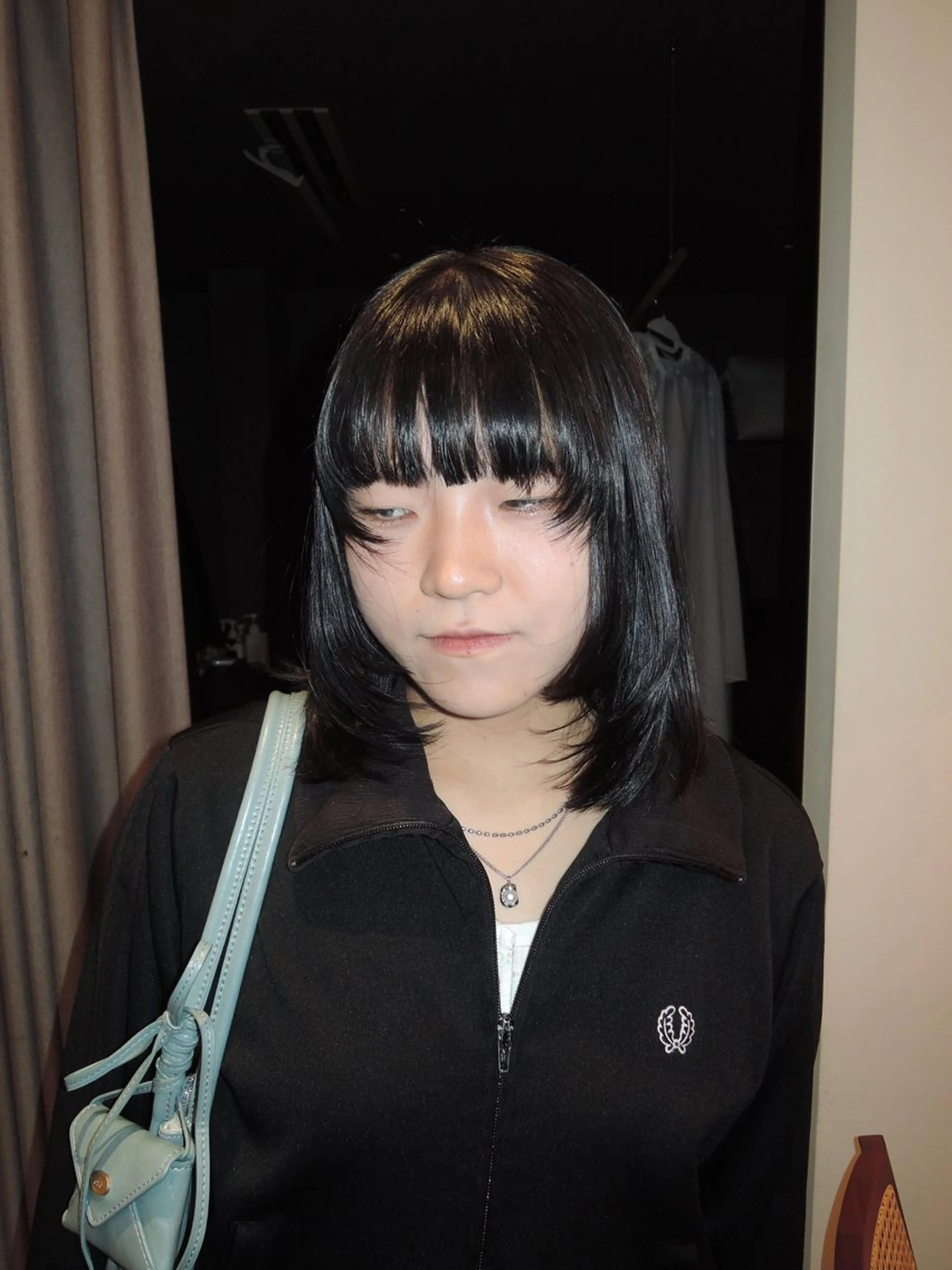 ミディアム 顔まわりレイヤー 顔周りカット レイヤーカット YUI／レイヤー カット/透明感カラーのヘアスタイル