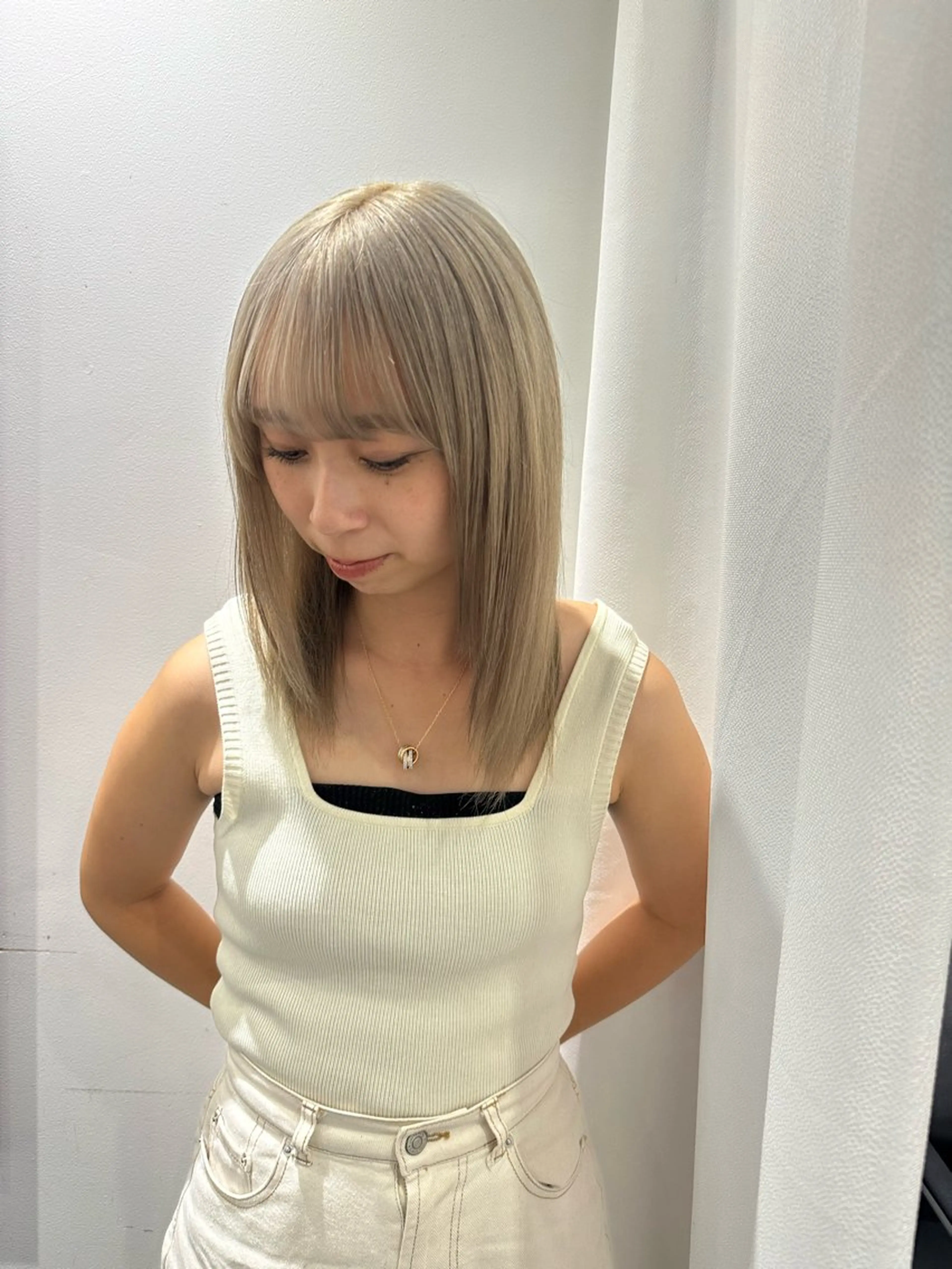 ミディアム カラー ベージュカラー ホワイトベージュ REAL 心斎橋所属・ブリーチ/ベージュ /ピンク🦋ナツミのヘアスタイル