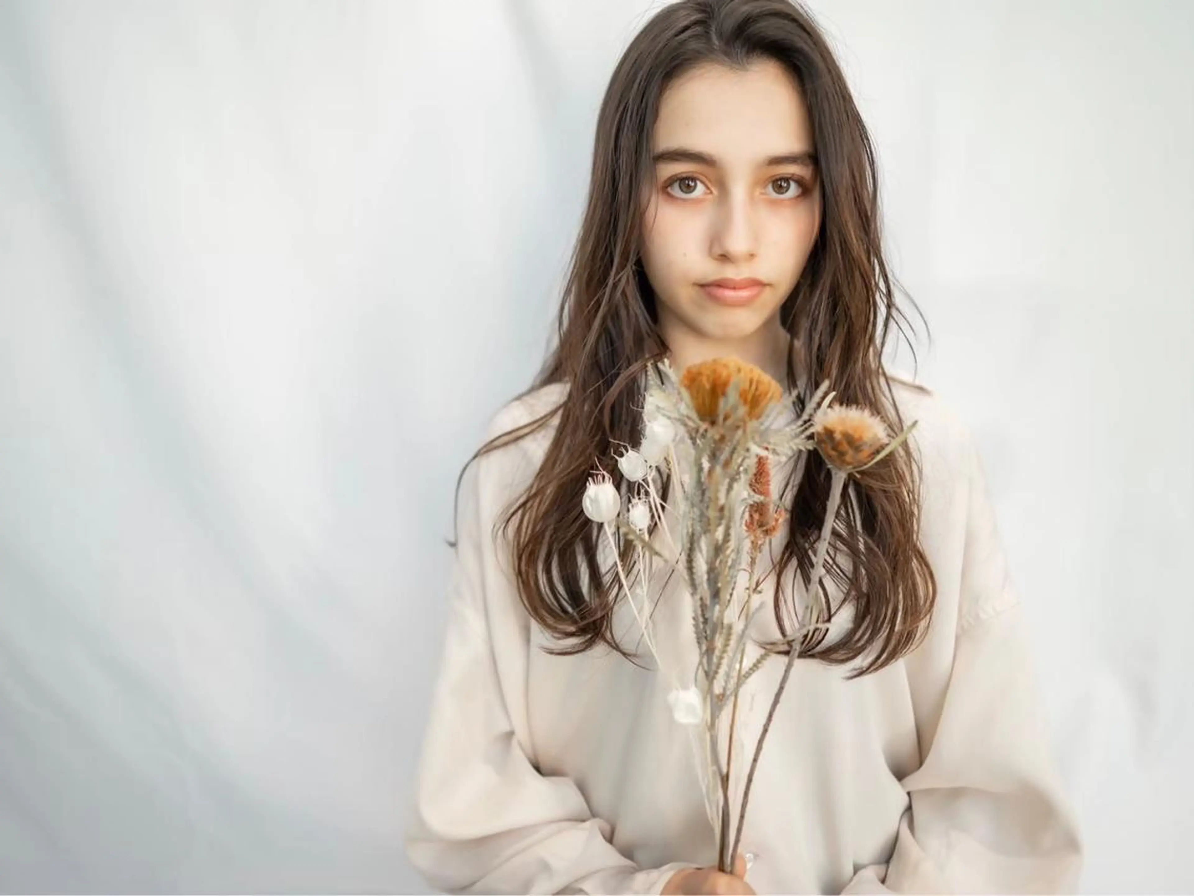 ロング カラー ベージュカラー オリーブベージュ RAF TOKYO所属・10月限定モニター 髪質改善美髪矯正のヘアスタイル