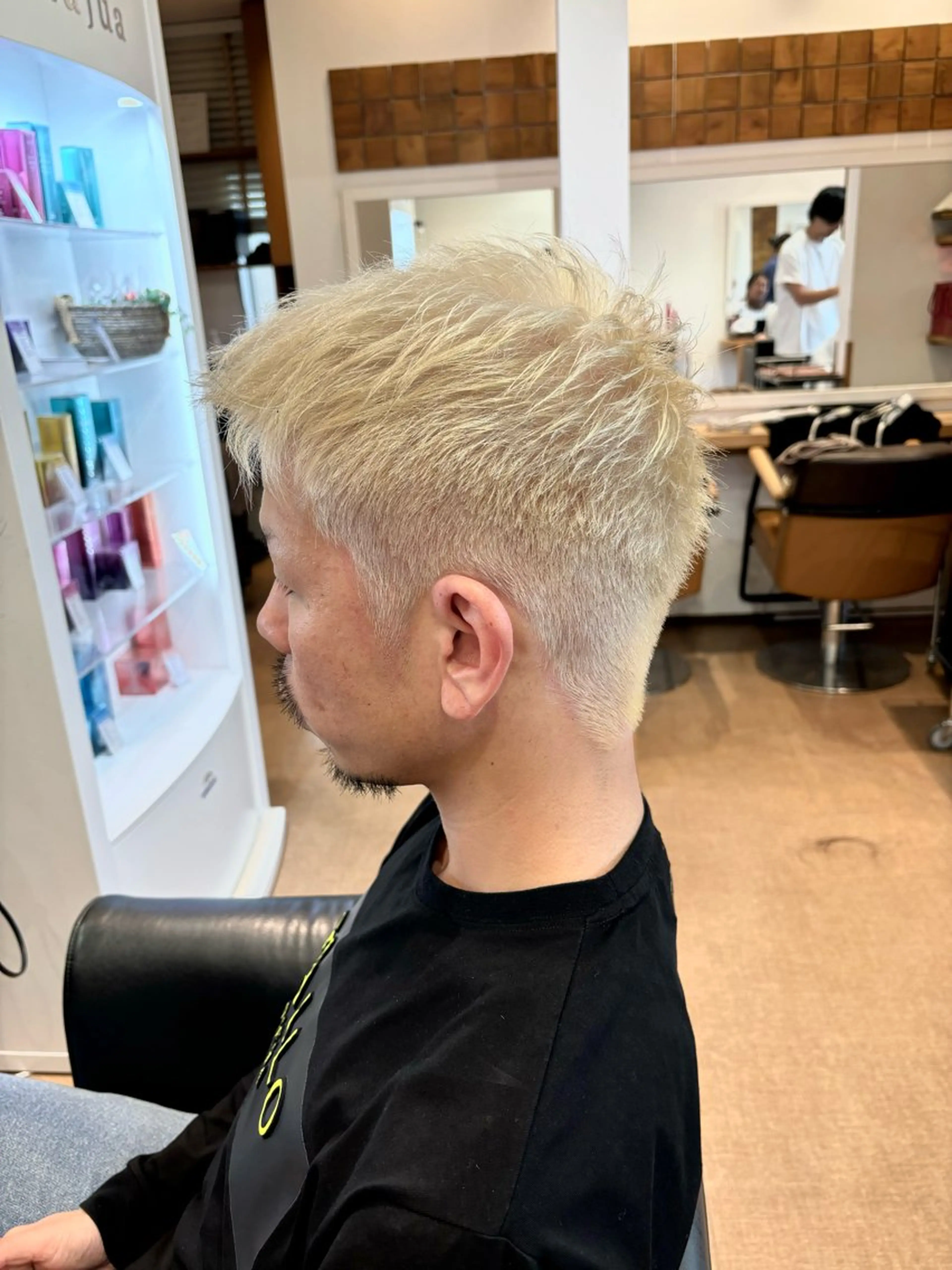 ショート カラー ブリーチ ブロンド イヤリングカラー イルミナカラー ボブ ヘアカラー 秋山知穂🌸縮毛矯正 ショートお任せ🌸のヘアスタイル