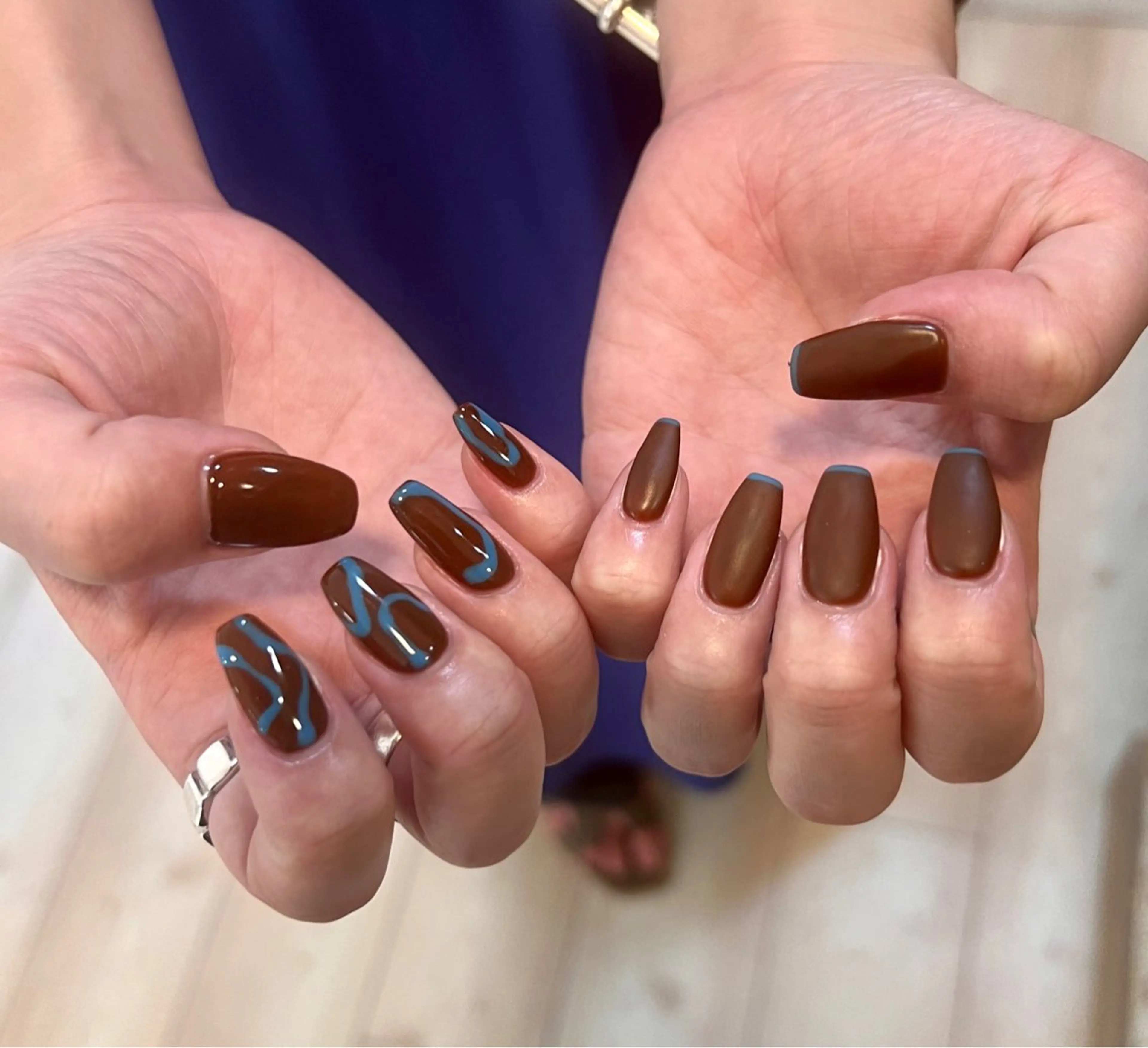 ネイル ブルー ブラウン マットネイル 持ち込み いちじゅう あおいのネイルデザイン