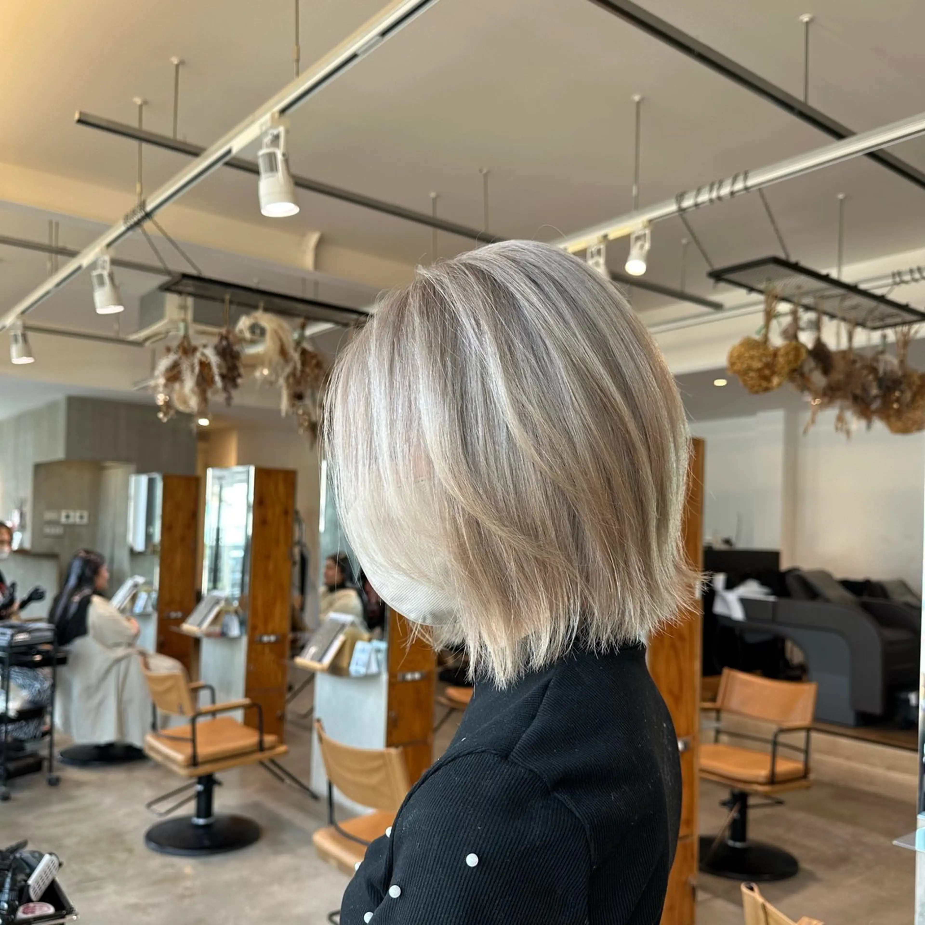 ショート カラー ベージュカラー ブリーチ ホワイトベージュ 各務原/カラー/ブリ ーチお任せください！のヘアスタイル