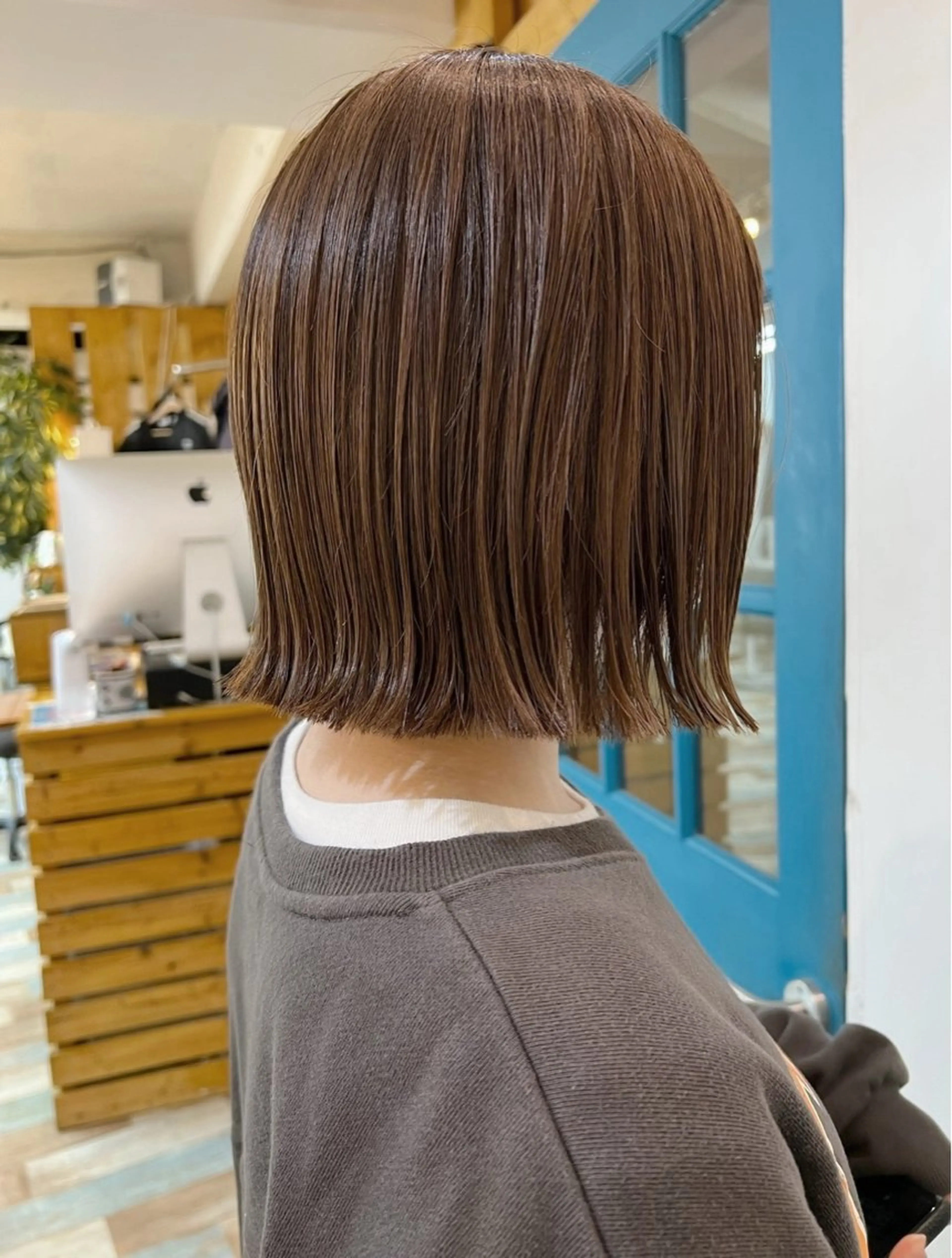 ショート カラー ボブ 外ハネヘア 縮毛矯正 KANA/ボブ/ インナーカラー/艶髪のヘアスタイル