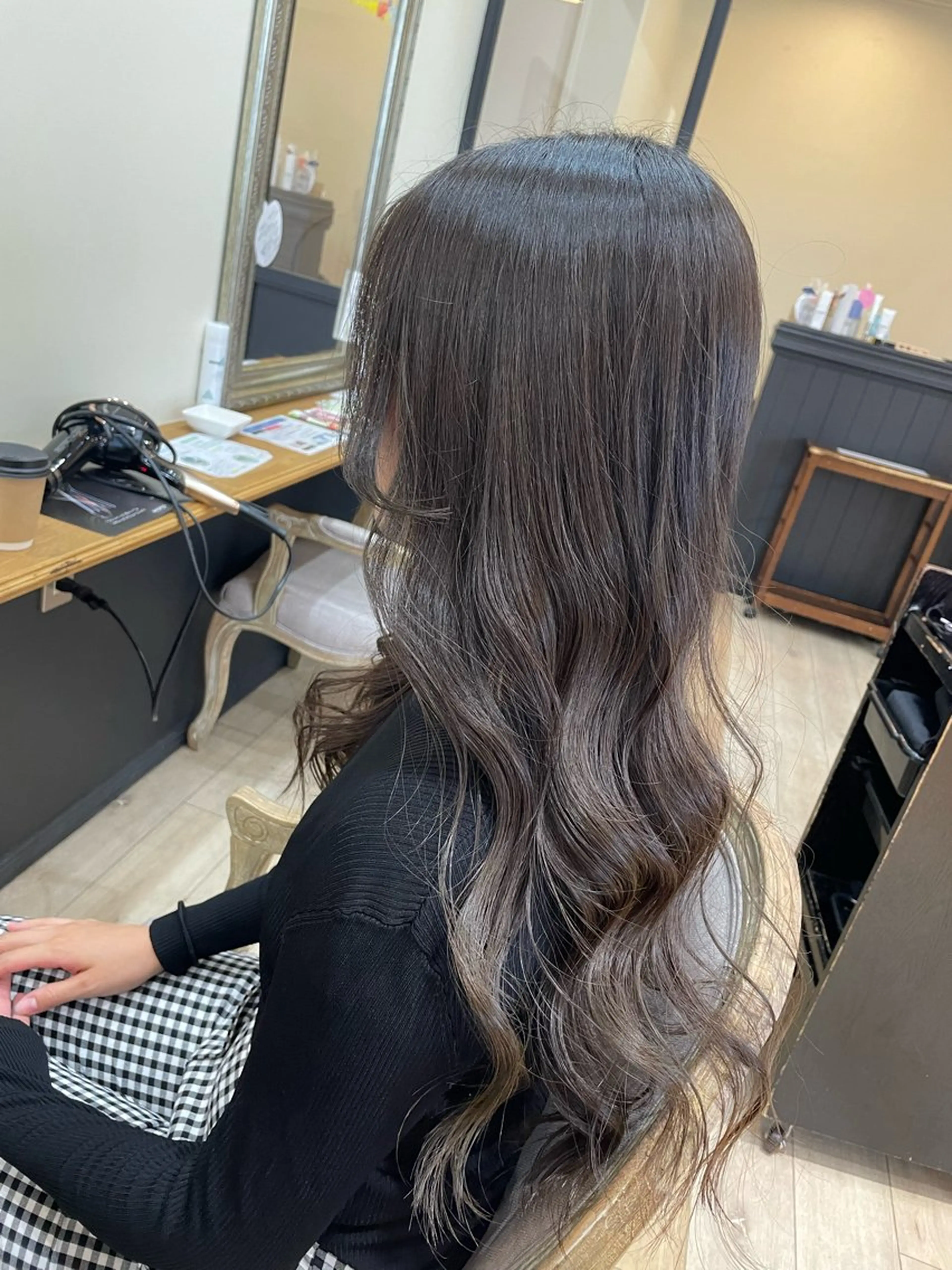 カラー ヘアカラー トリートメント しおり🍬 KOKORO🤍のヘアスタイル