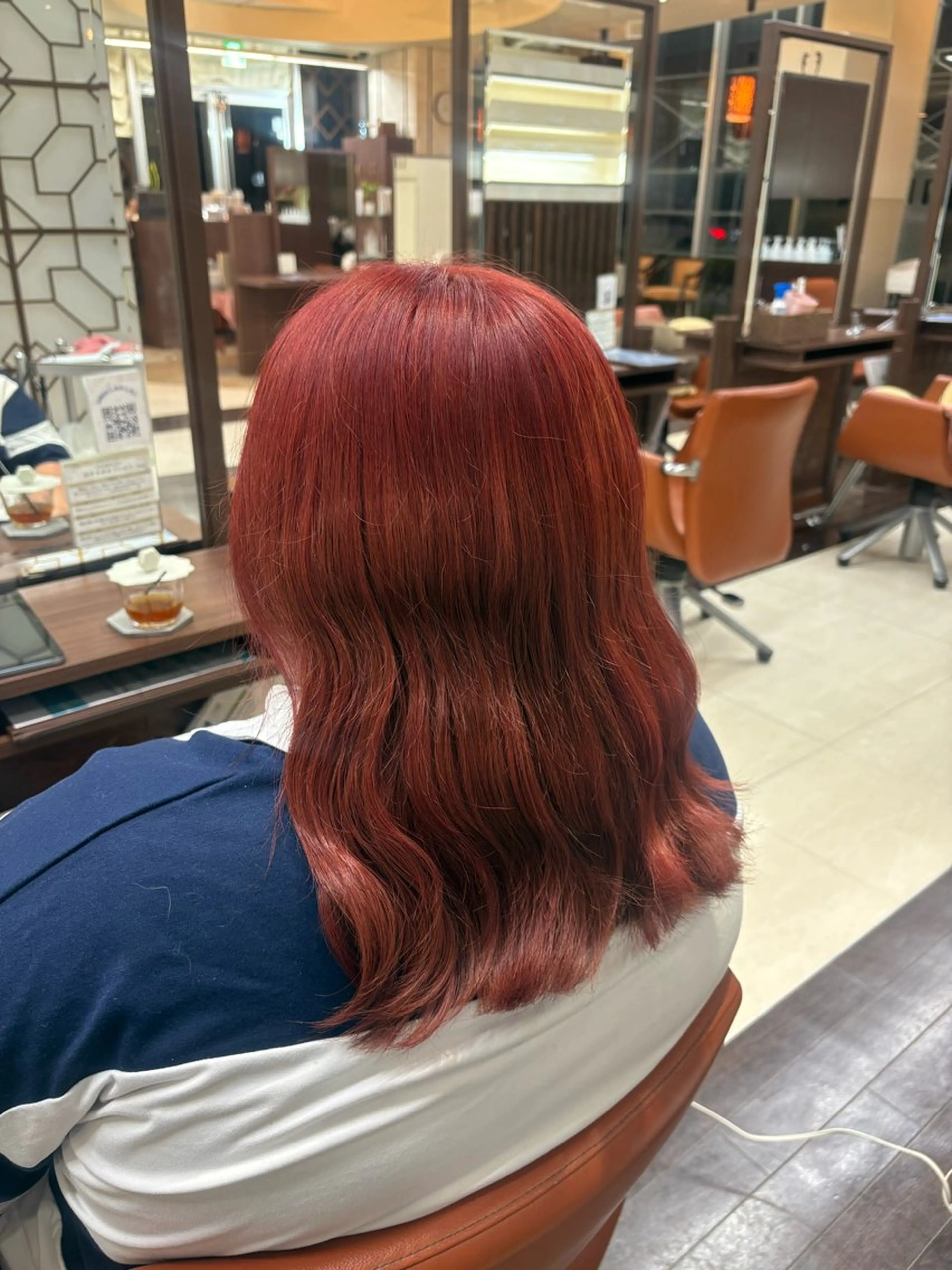 カラー ブリーチ レッドカラー 垢抜けデザイナー/ ハイトーン/朝倉友香のヘアスタイル