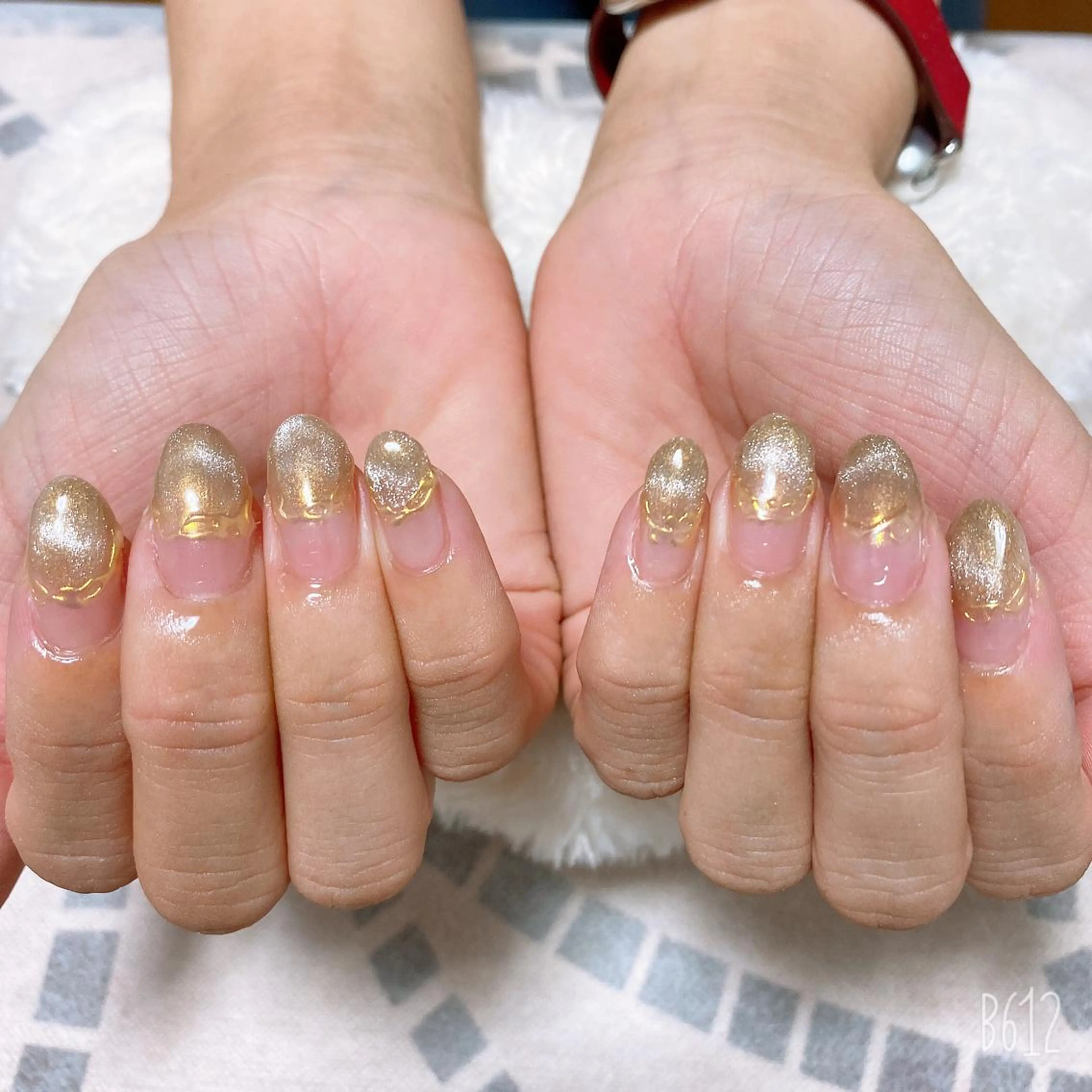 ネイル アニマル柄 ジェルネイル マグネットネイル ミラーネイル ニュアンスネイル The Best Beauty受付担当のヘアスタイル