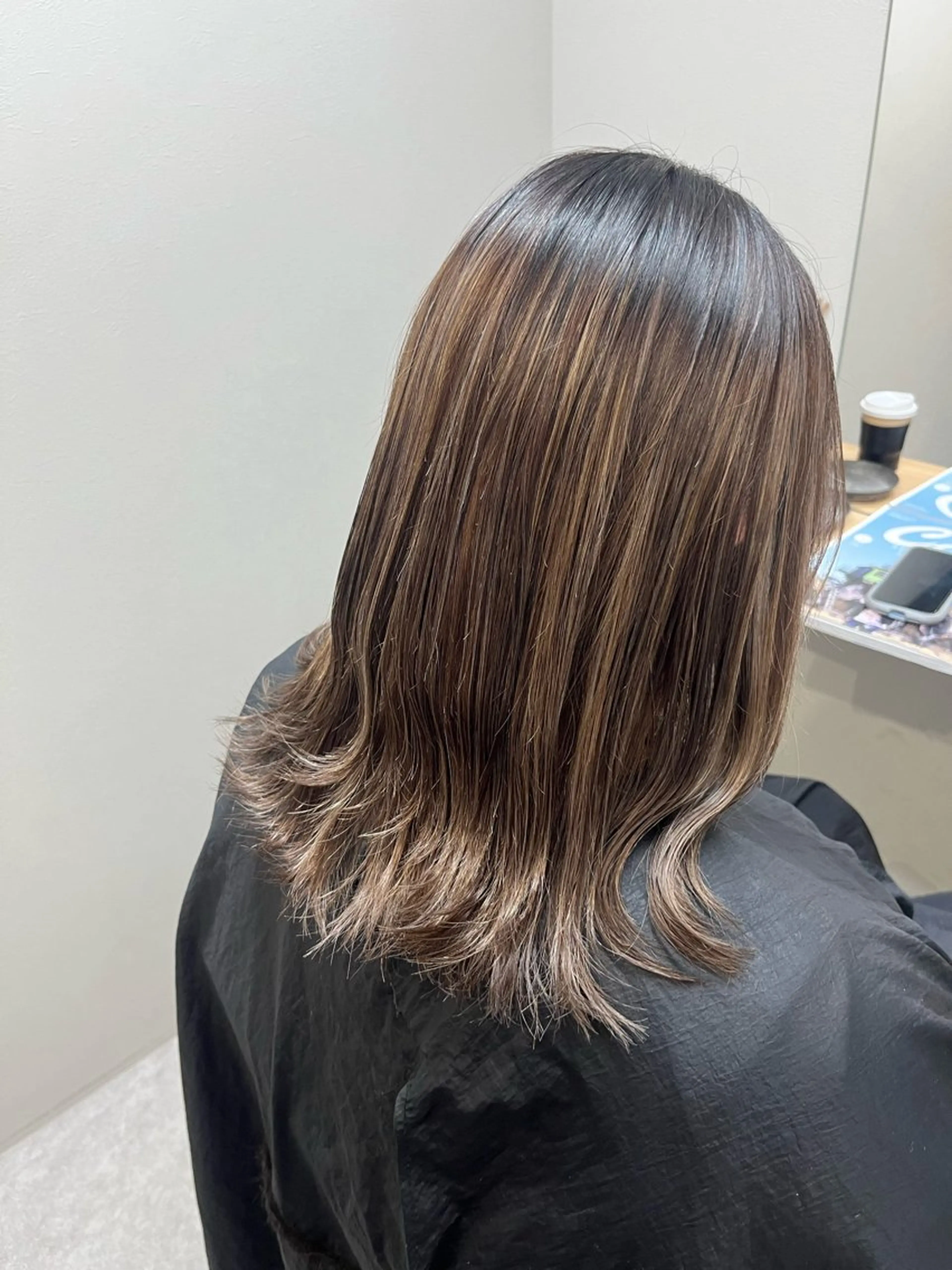 ミディアム ハイライト eMir... 武蔵小杉所属・新舘 怜奈のヘアスタイル