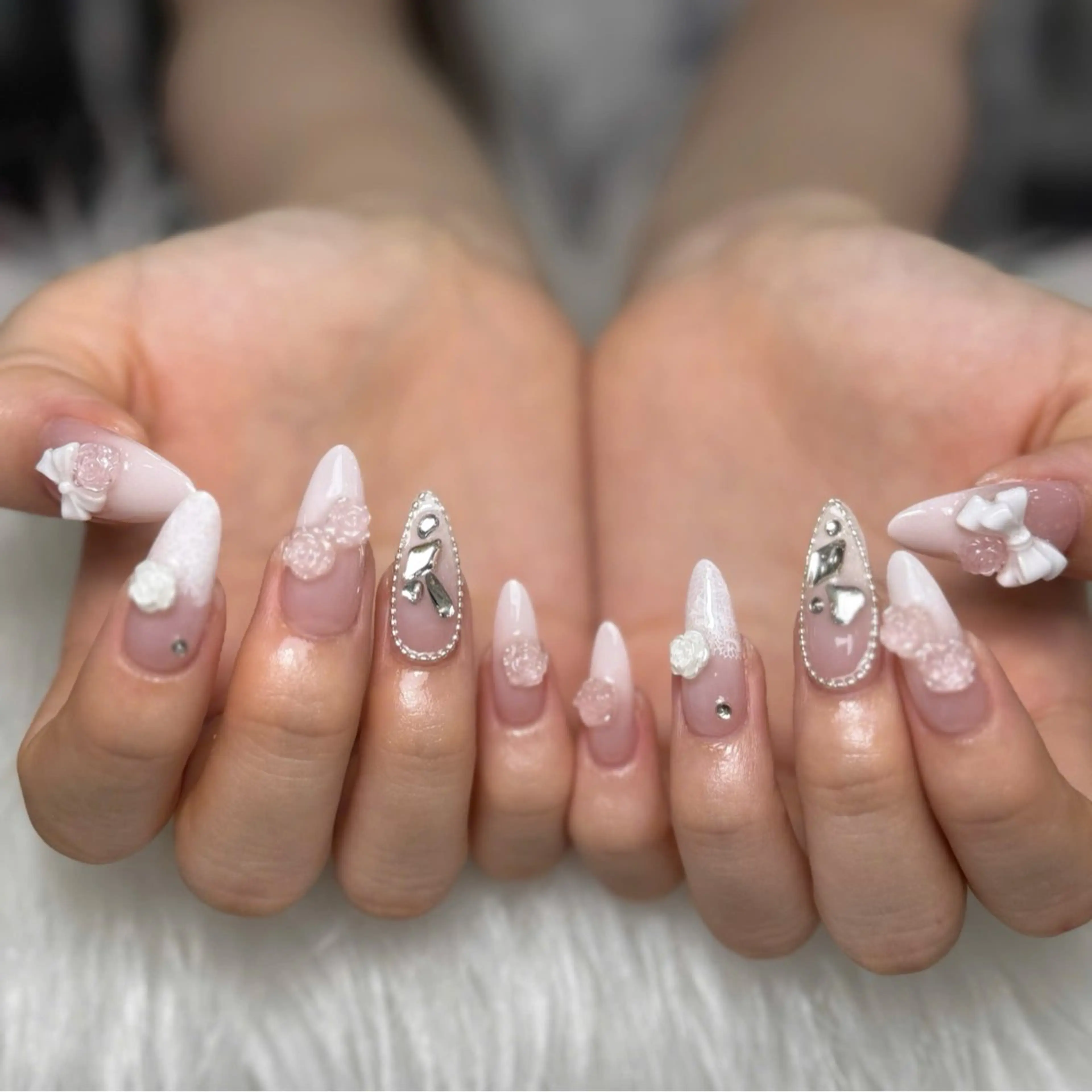 ネイル アートネイル オーロラネイル フラッシュネイル フットネイル フレンチネイル ハンドネイル Luci Nail所属・Luci Nail Rioのネイルデザイン