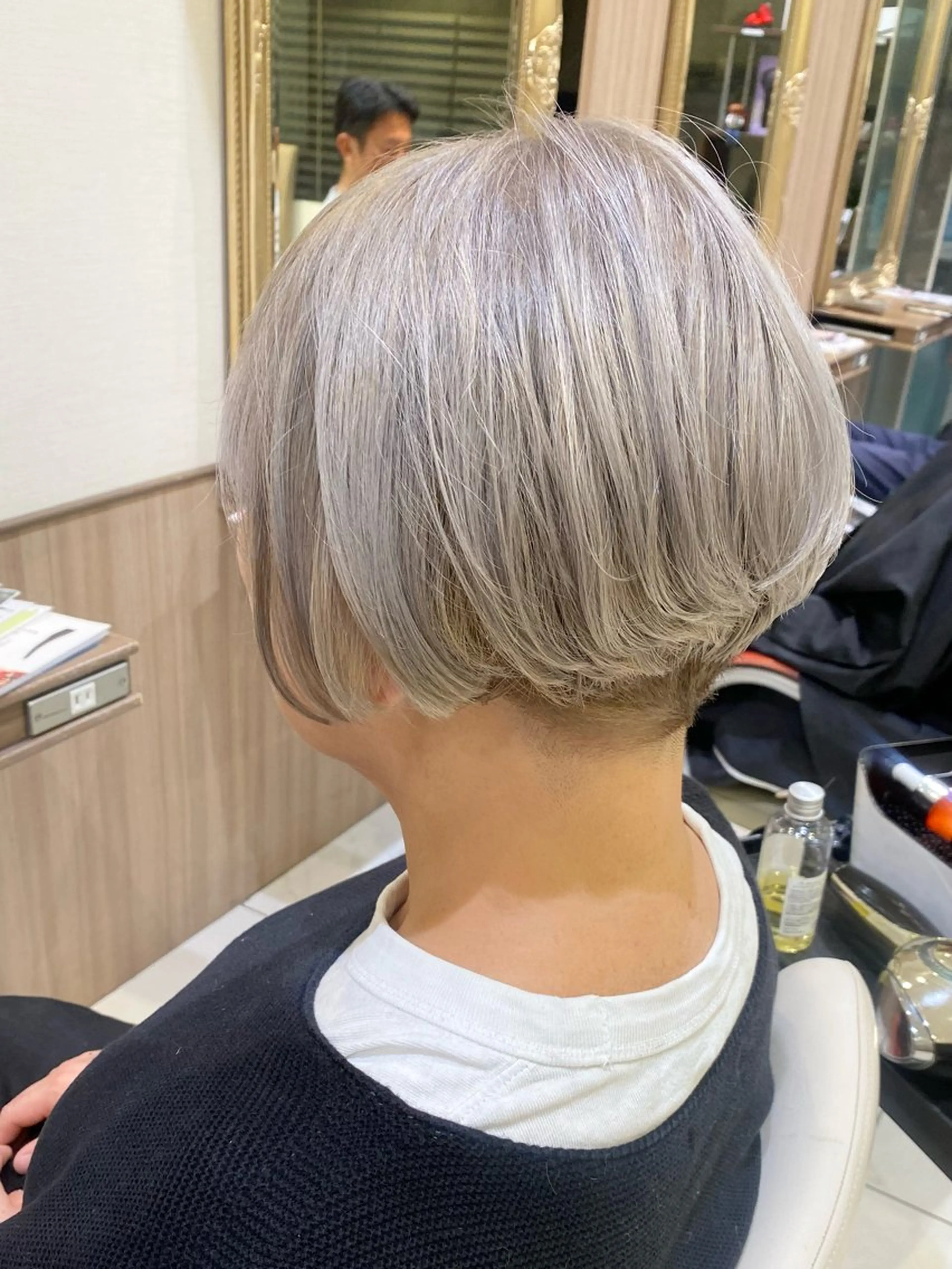 ショート カラー 古川 琴美のヘアスタイル