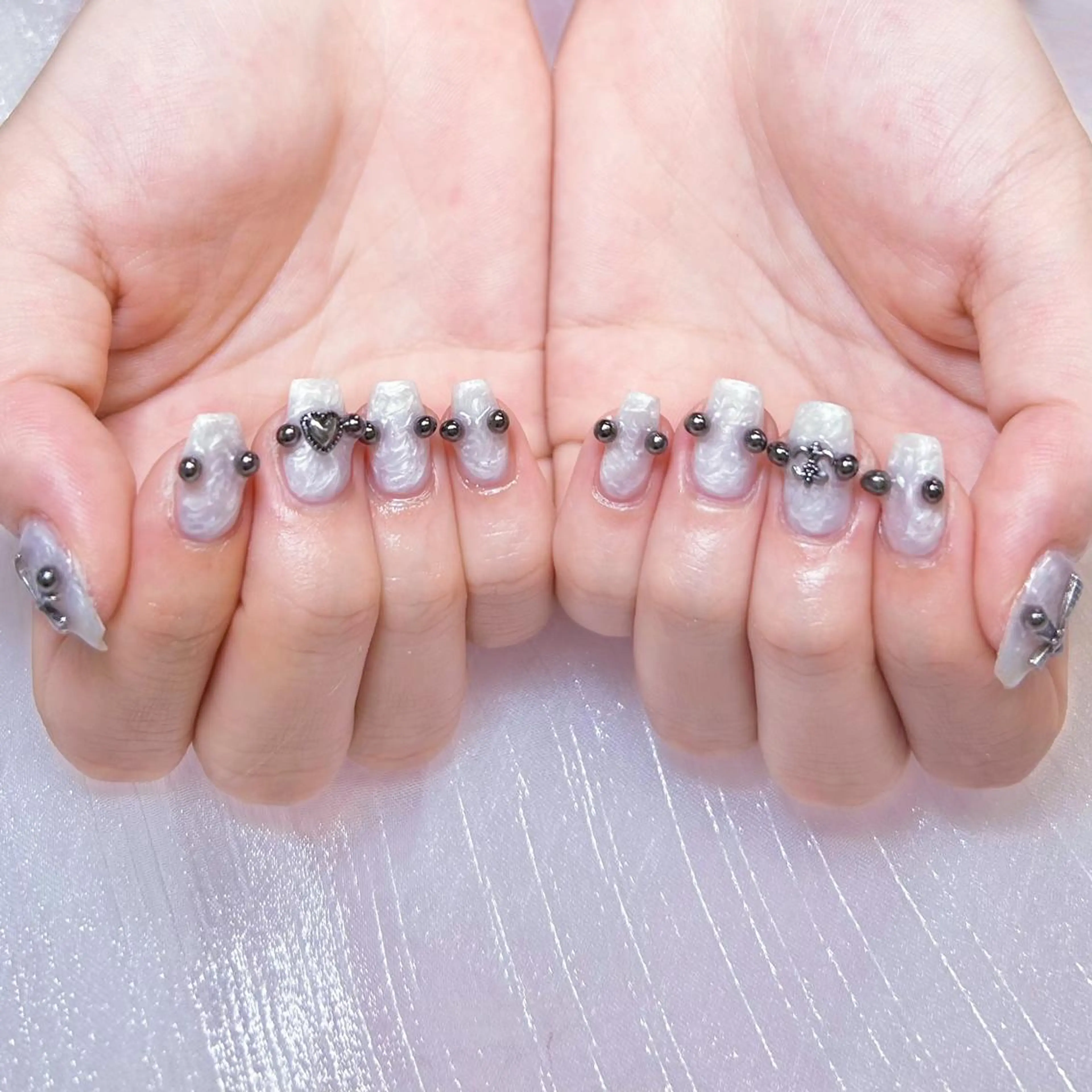 ネイル アートネイル オーロラネイル ガーリー キラキラネイル 韓国ネイル ハンドネイル DIANMOND NAIL🌸のネイルデザイン