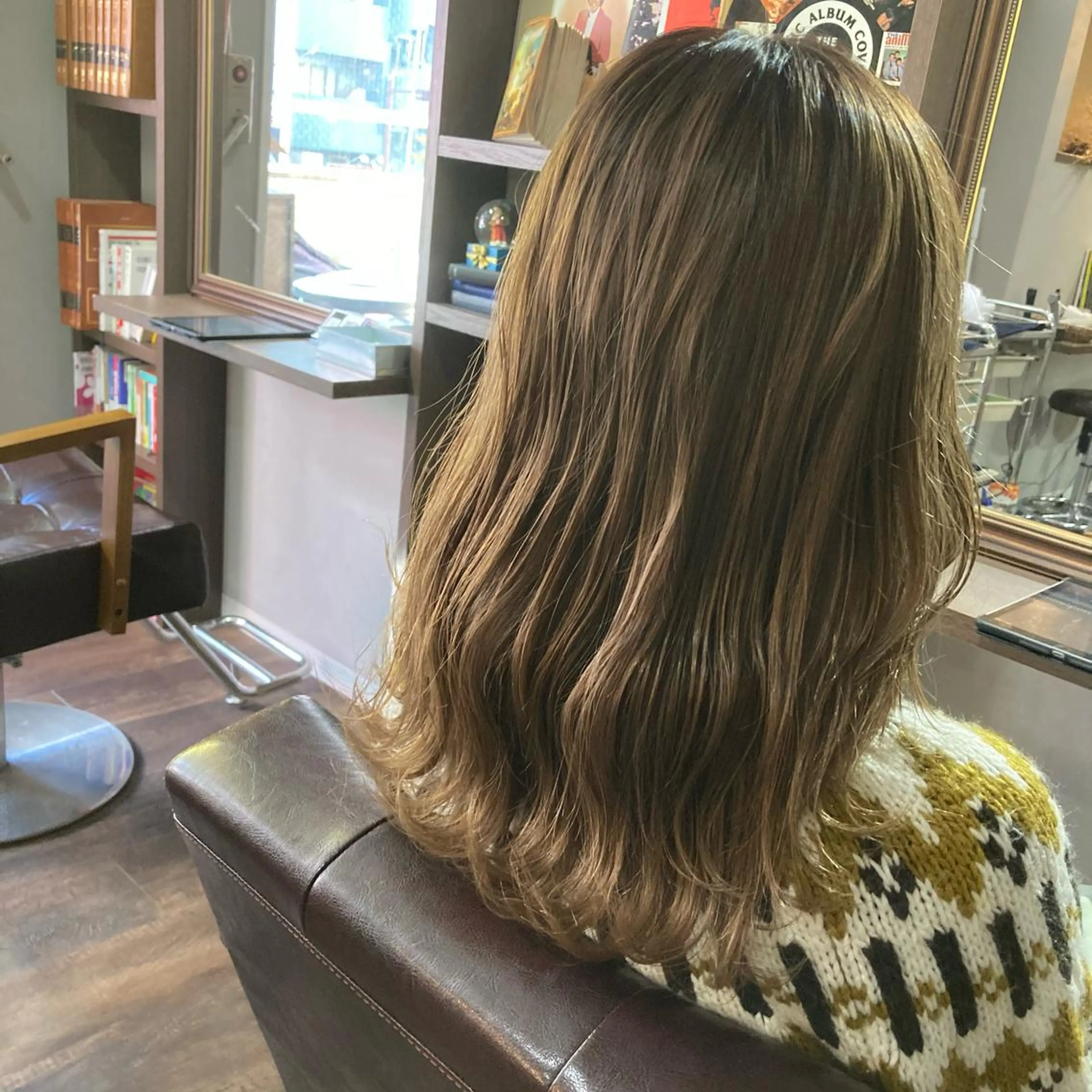 セミロング 🟢ウルフ／スパイラ ルパーマ／大西🟢のヘアスタイル