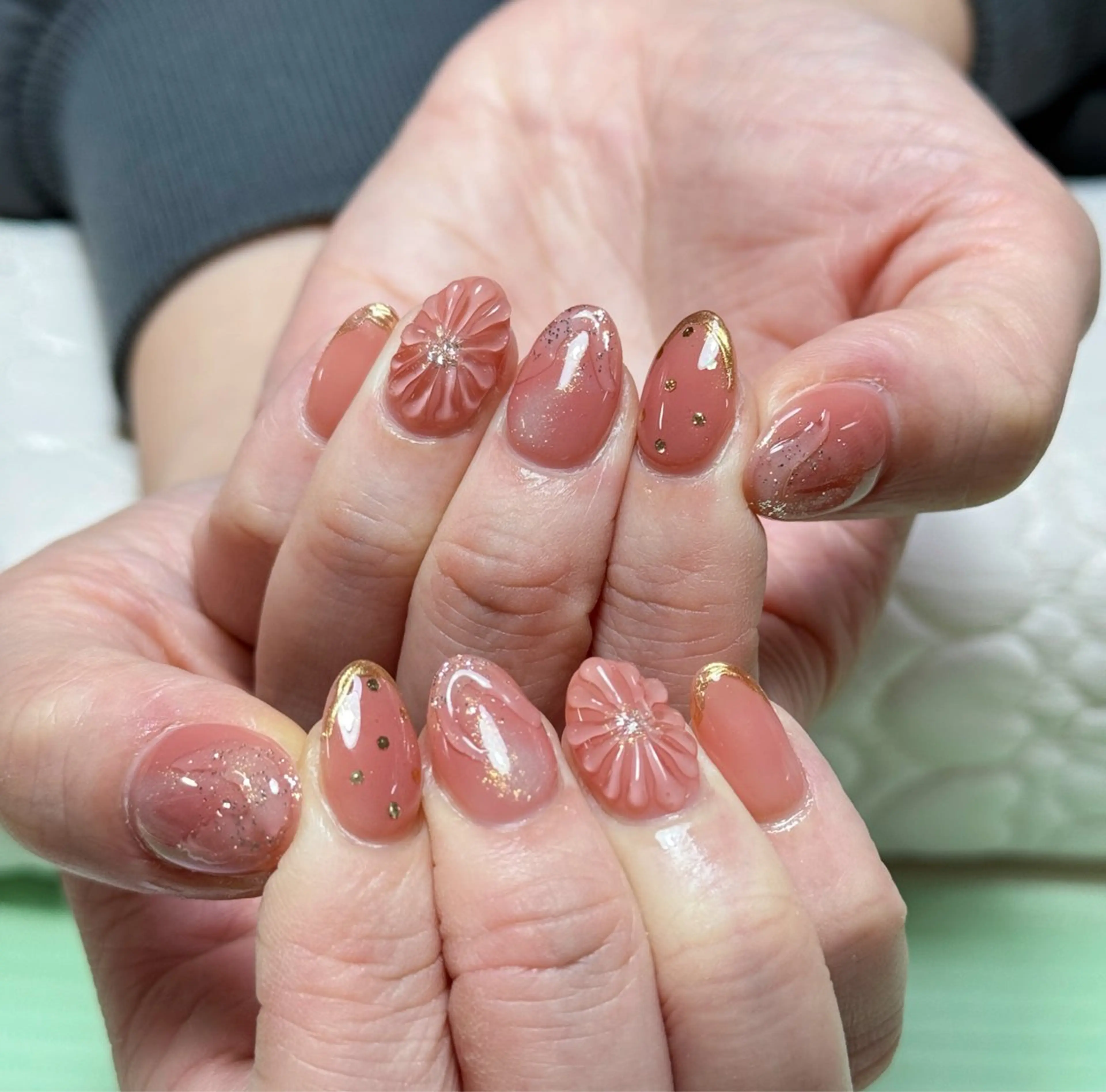 ネイル オーロラネイル チークネイル フレンチネイル ジェルネイル ガラスフレンチ ハンドネイル Nail Jolie所属・Nail Jolieのネイルデザイン