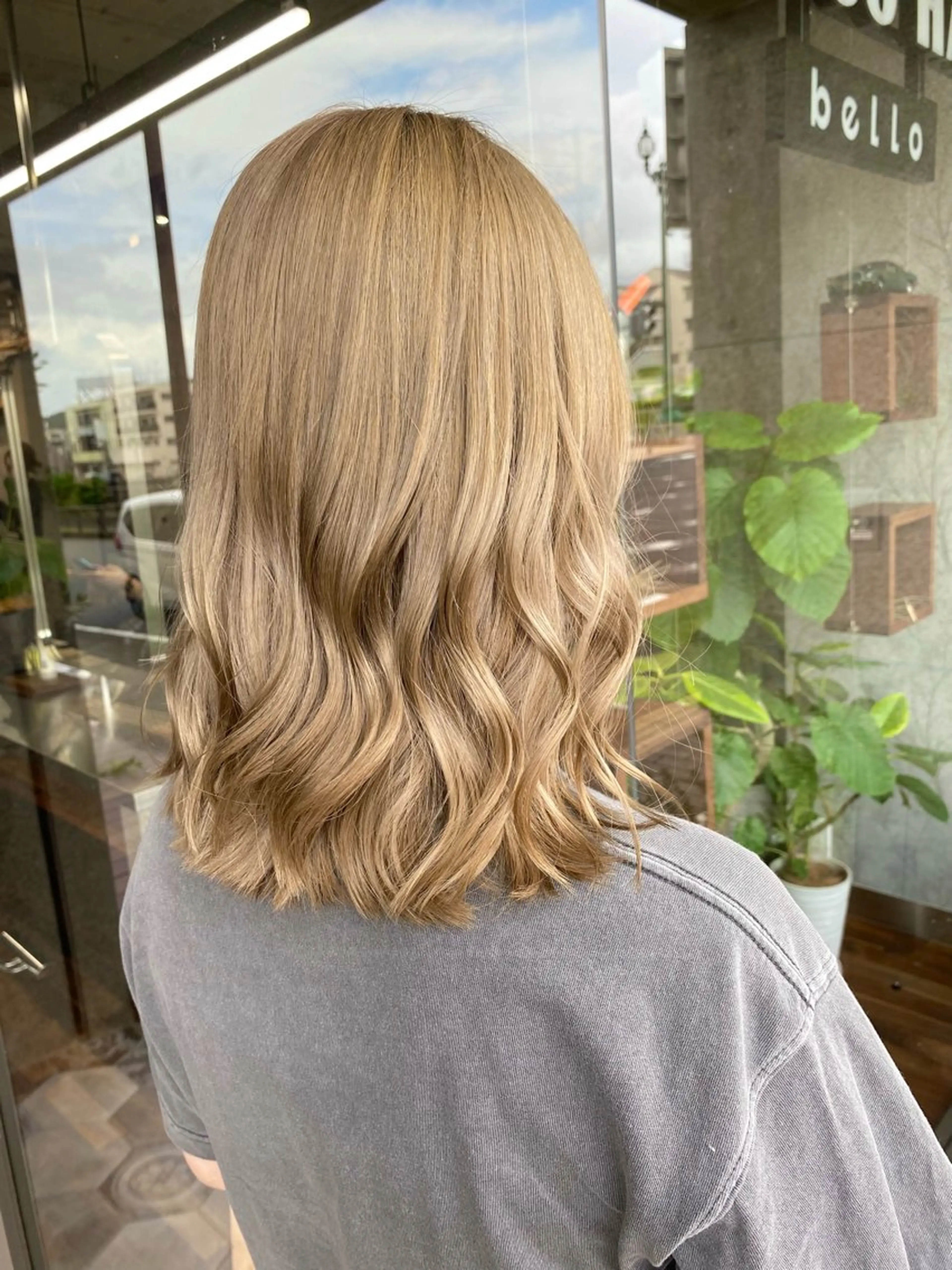 セミロング カラー ベージュカラー オリーブベージュ ヘアカラー 暖色系カラー まおのヘアスタイル