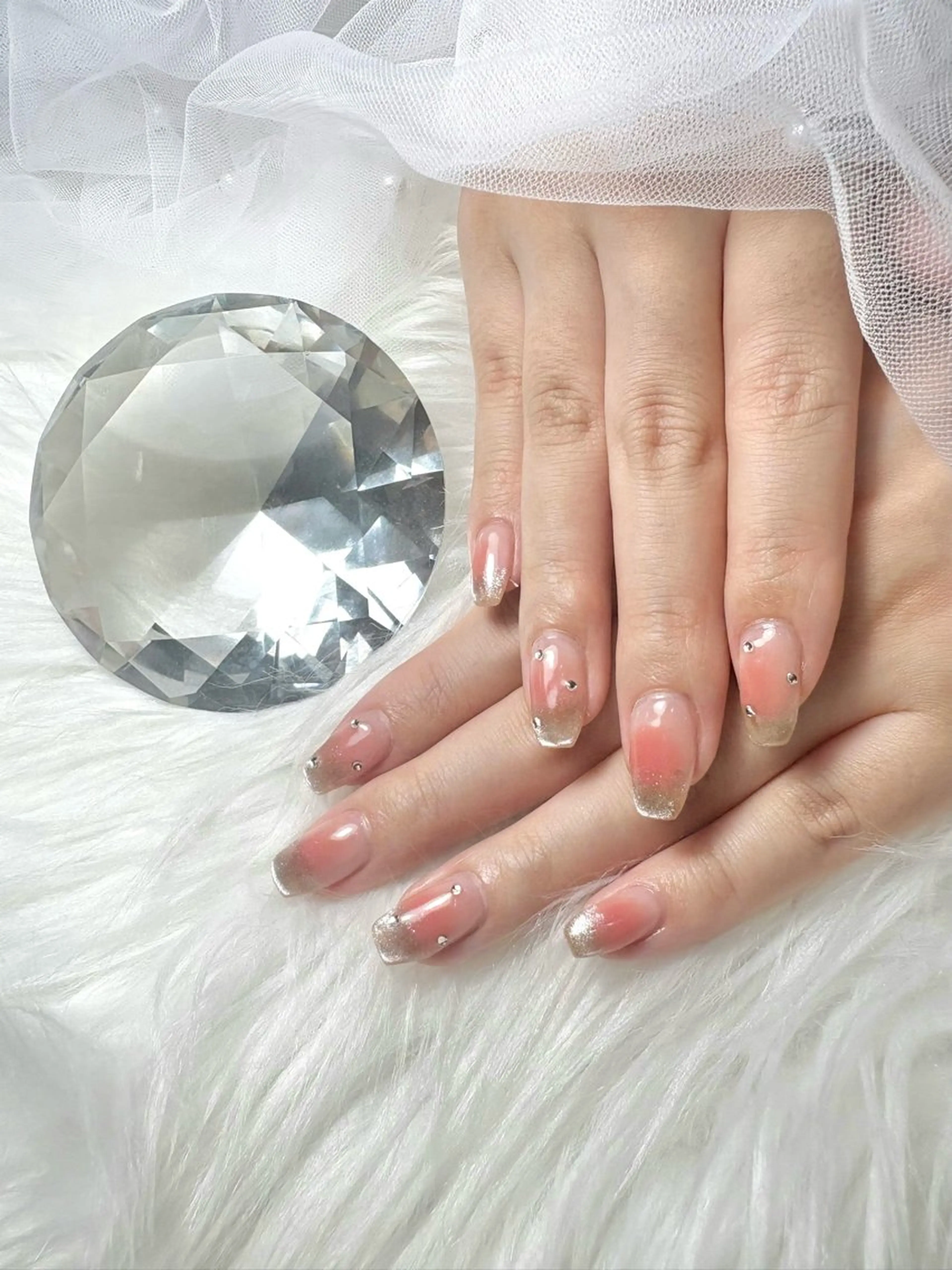 ネイル チークネイル マグネットネイル 山科駅徒歩3分🩷 店長 ゆちのネイルデザイン