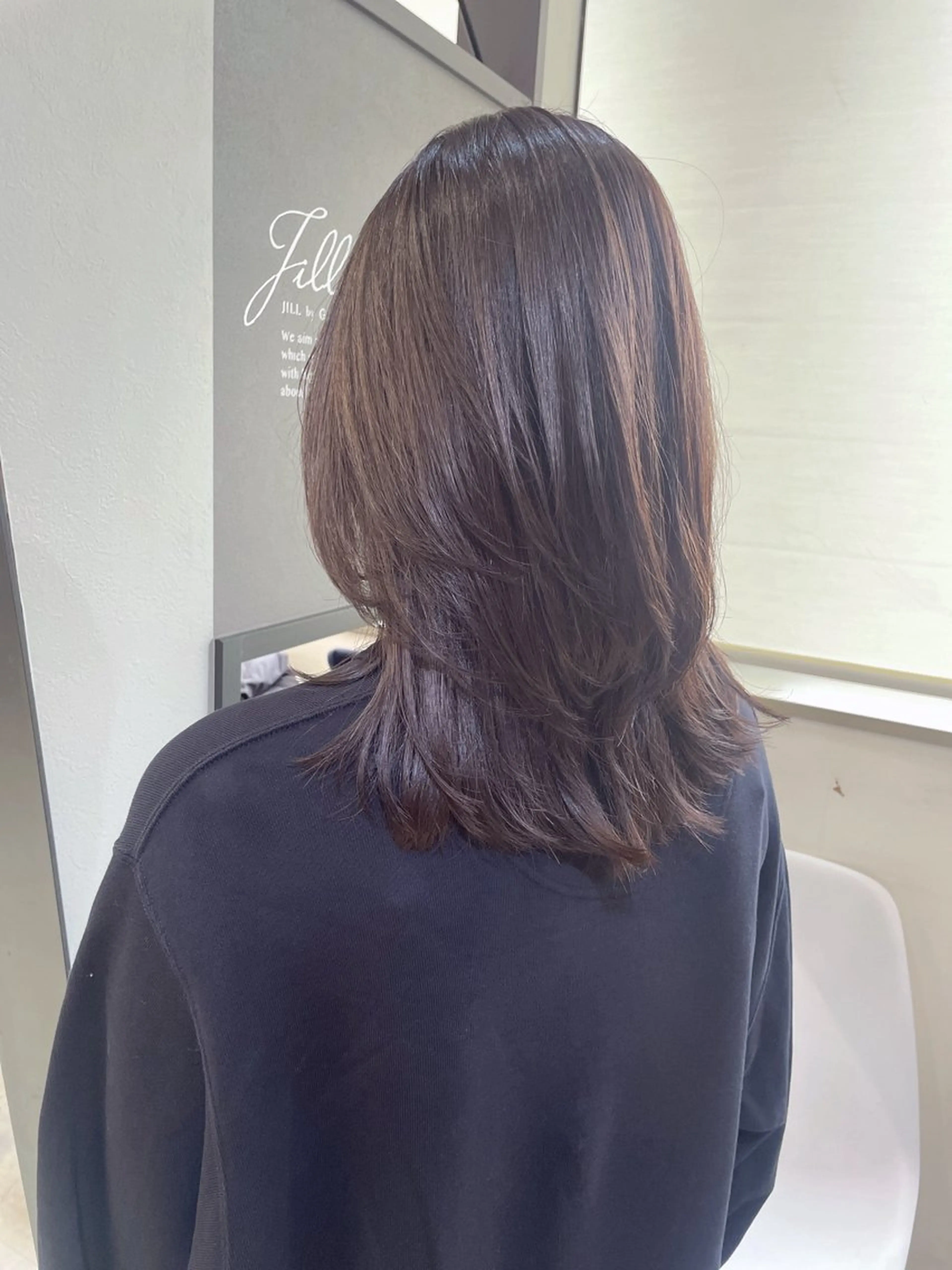ミディアム レイヤーカット AIRI layer cut hairのヘアスタイル