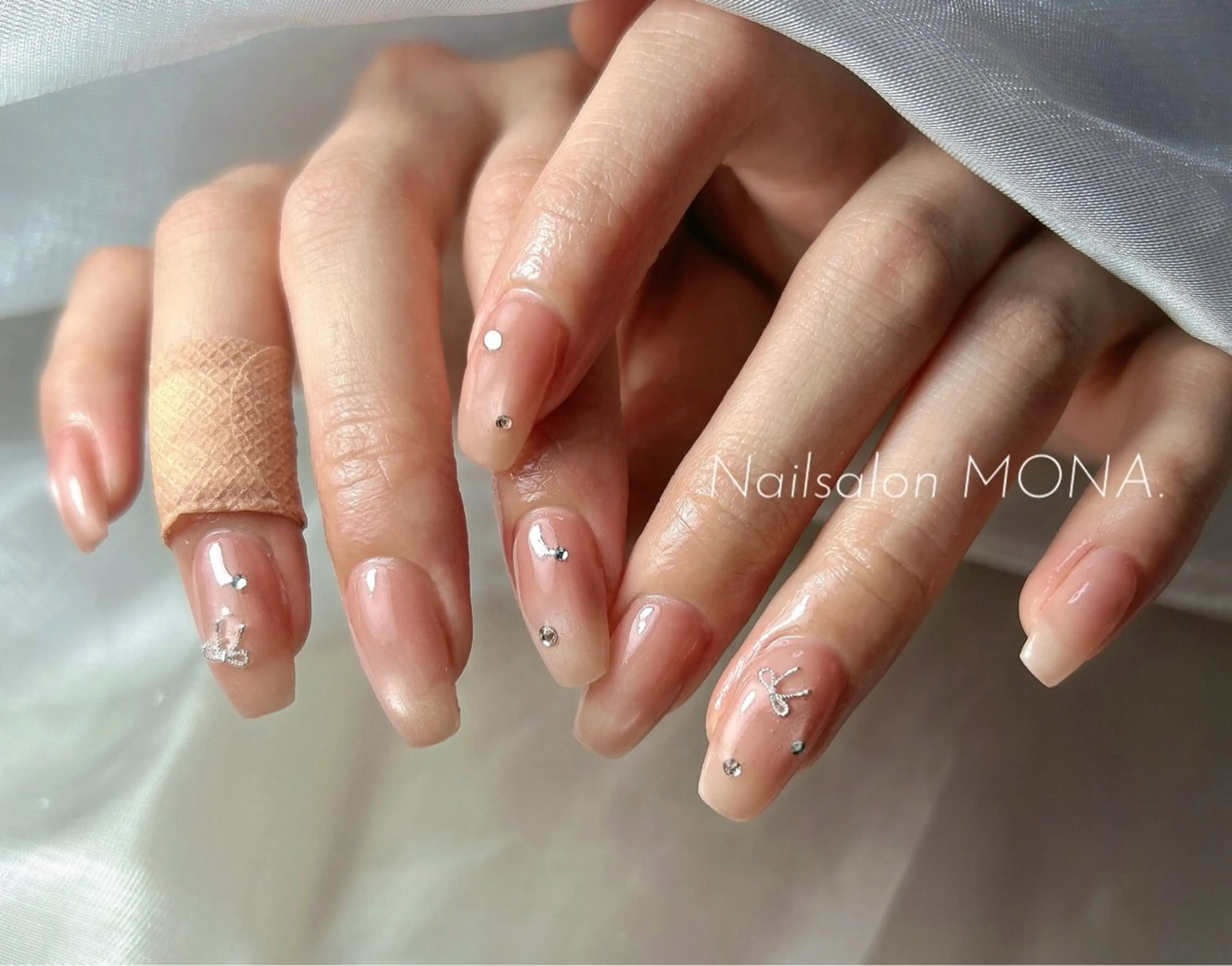 ネイル マグネットネイル リボン ハンドネイル Nailsalon MONA.のネイルデザイン