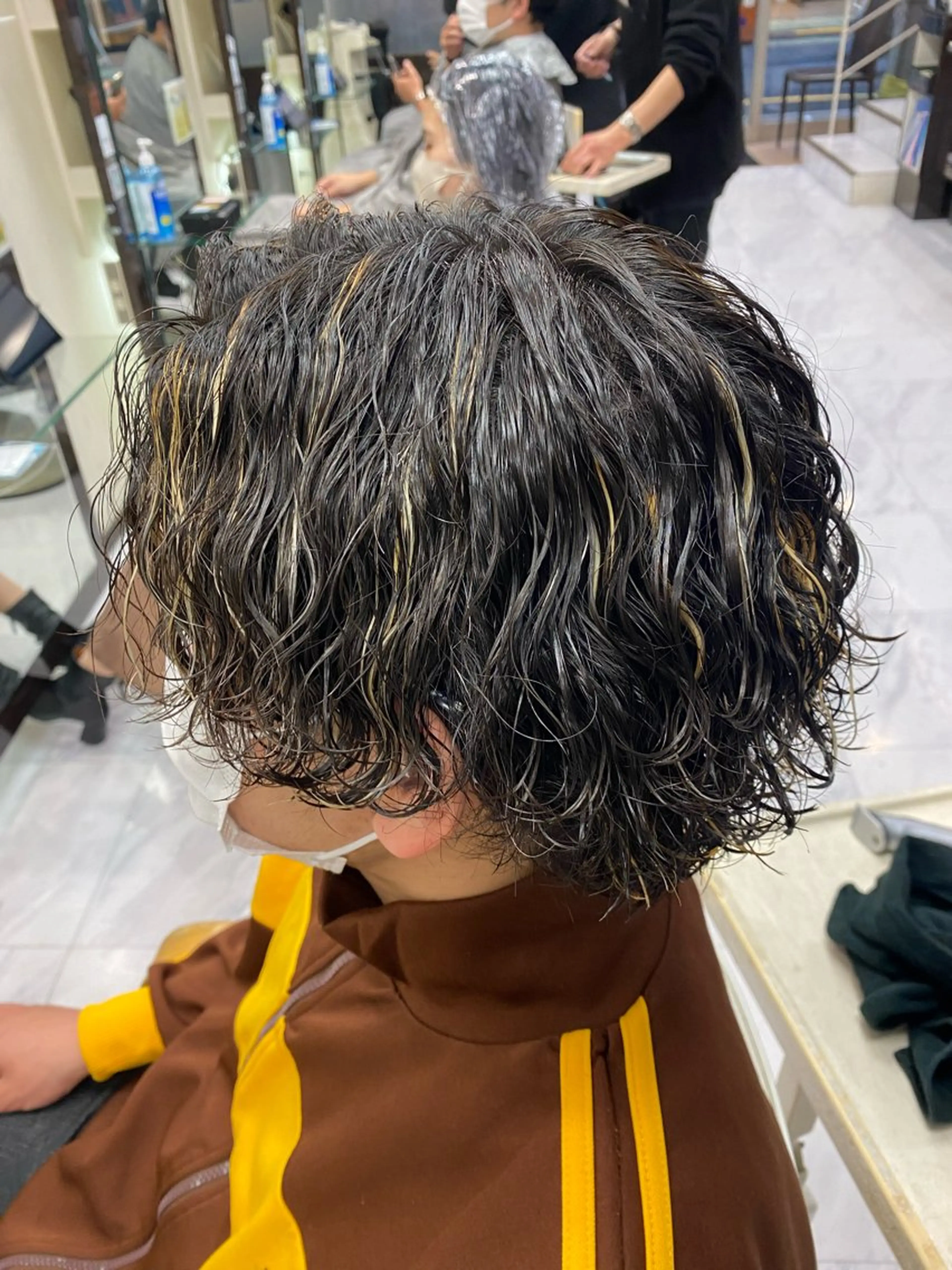 パーマ メンズ メンズハイライト メンズパーマ メンズツイストパーマ 波巻きパーマ スパイラルパーマ カット パーマ トリートメント 🌴パーマオタク🌴 長谷川 諒佑🌈のヘアスタイル