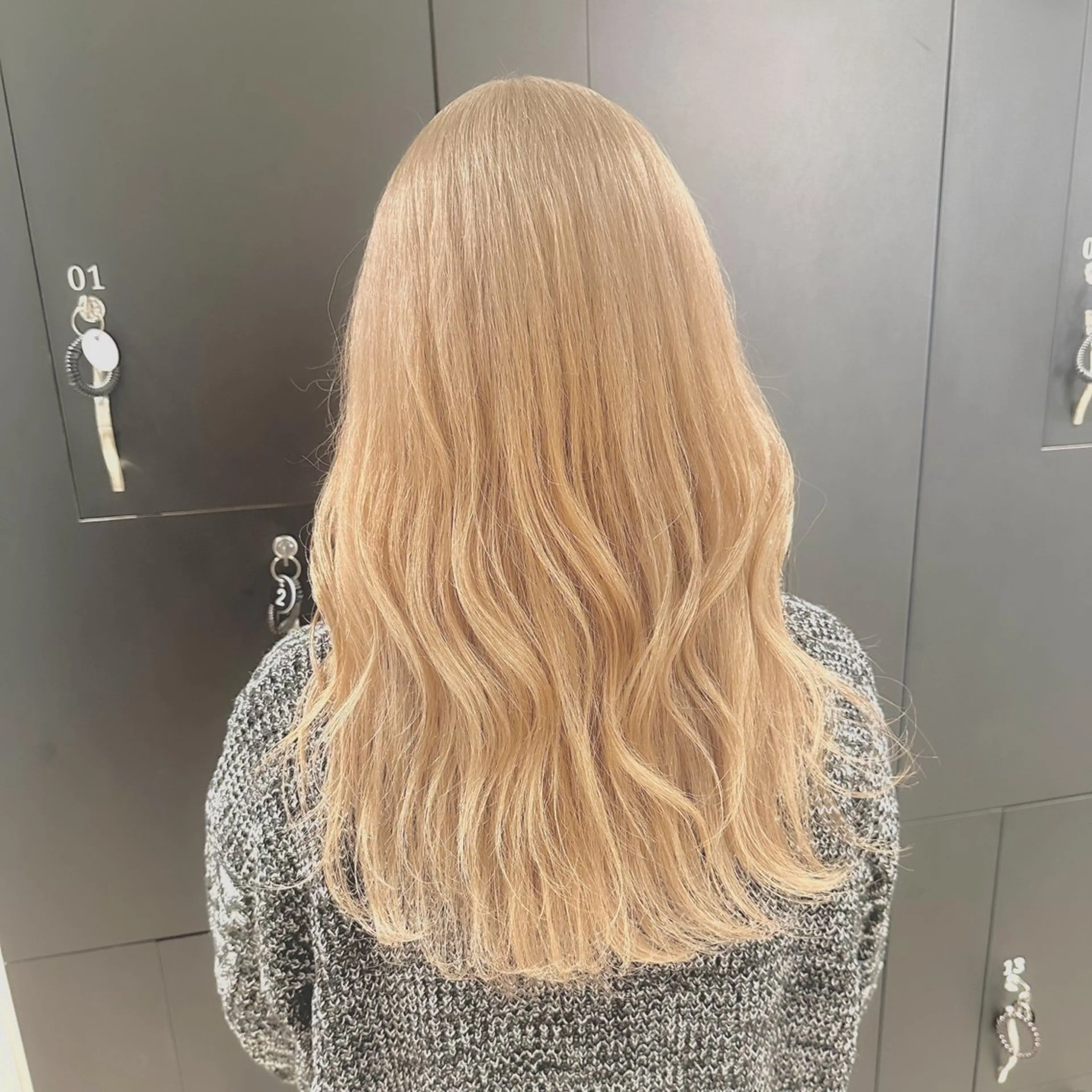 セミロング カラー ヘアカラー ハイトーン･髪質改善 MIOKAのヘアスタイル