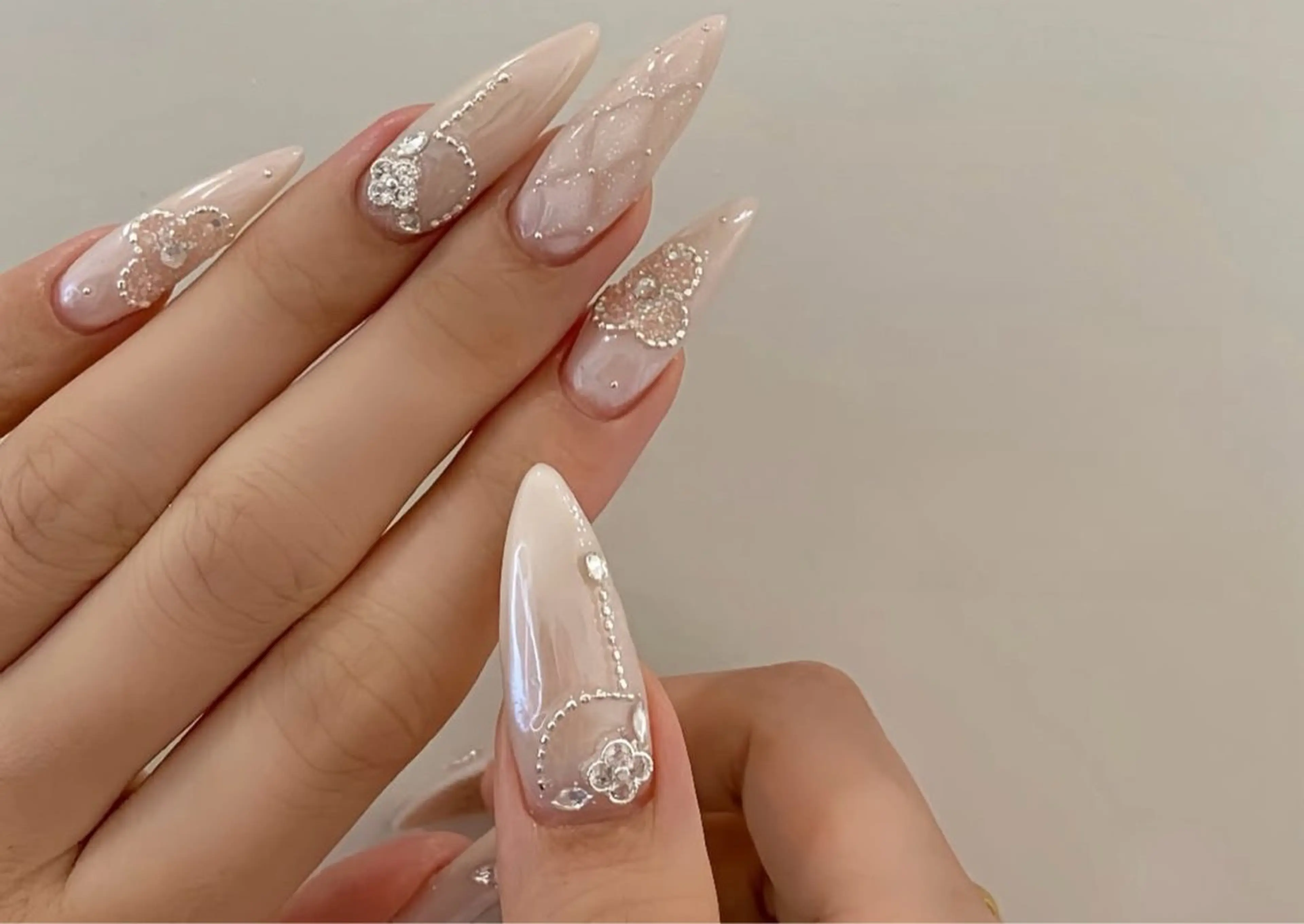 ネイル フラッシュネイル フレンチネイル グラデーション キラキラネイル 韓国ネイル ハンドネイル Lina nail所属・Lunaa 池袋のネイルデザイン