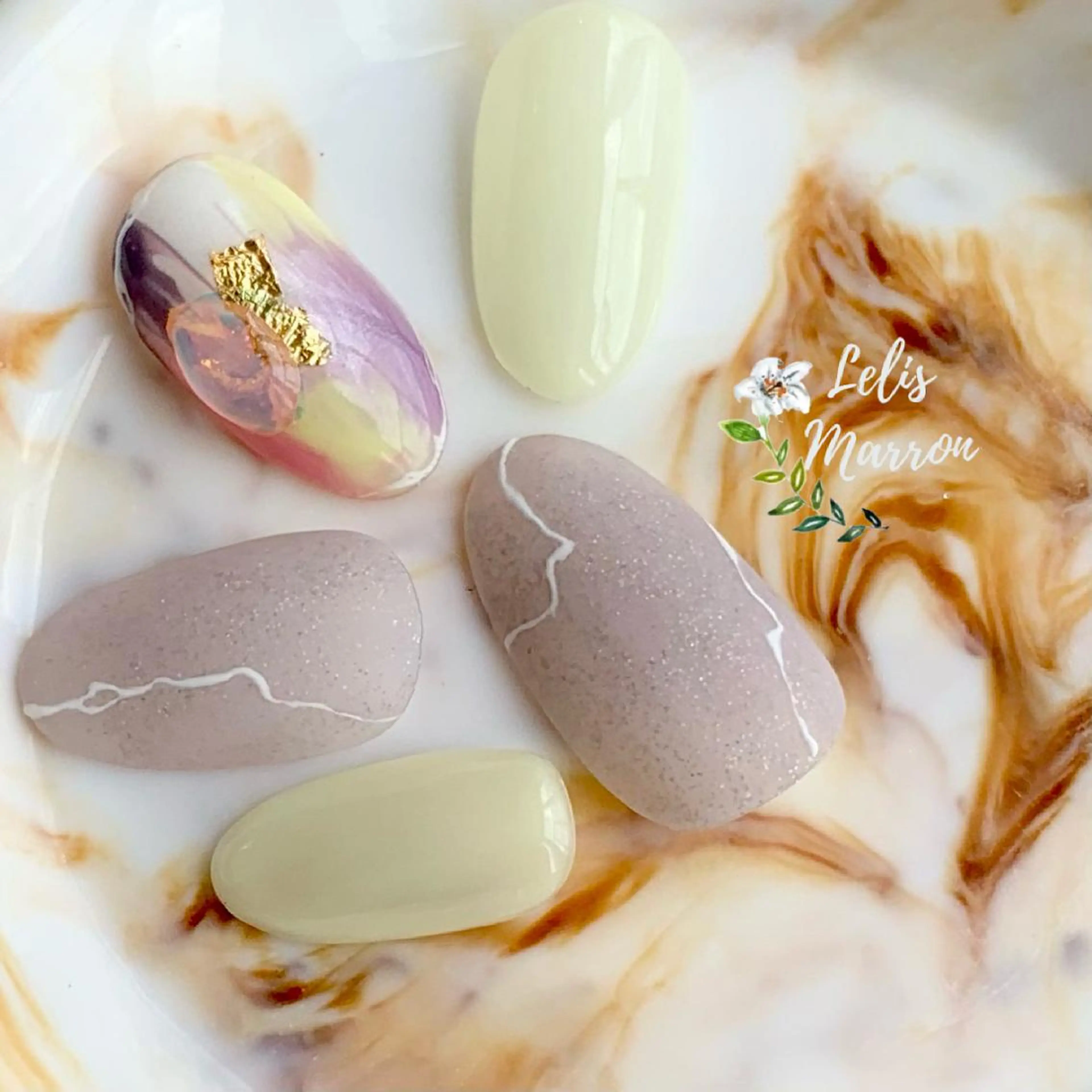 ネイル アートネイル オーロラネイル ニュアンスネイル シンプルネイル Lelis Marron所属・岸 侑李のネイルデザイン