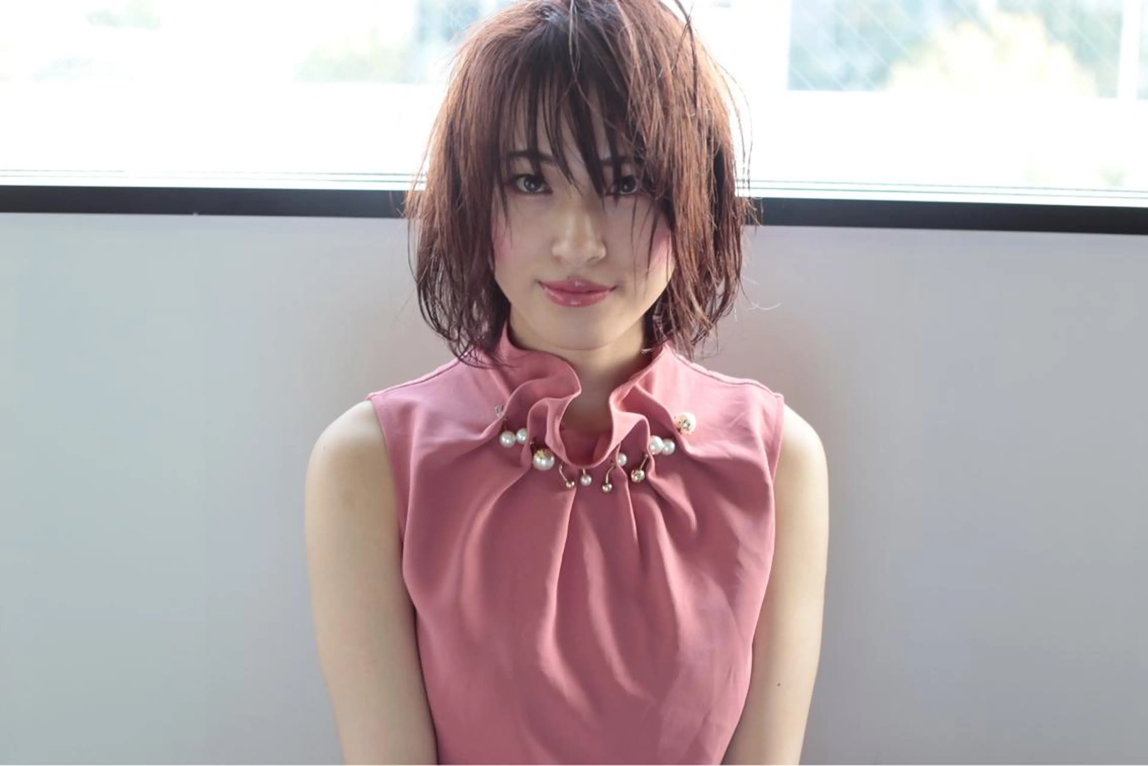 ミディアム カラー ピンクカラー ハイトーン/レイヤー /ケアブリーチ石川治のヘアスタイル