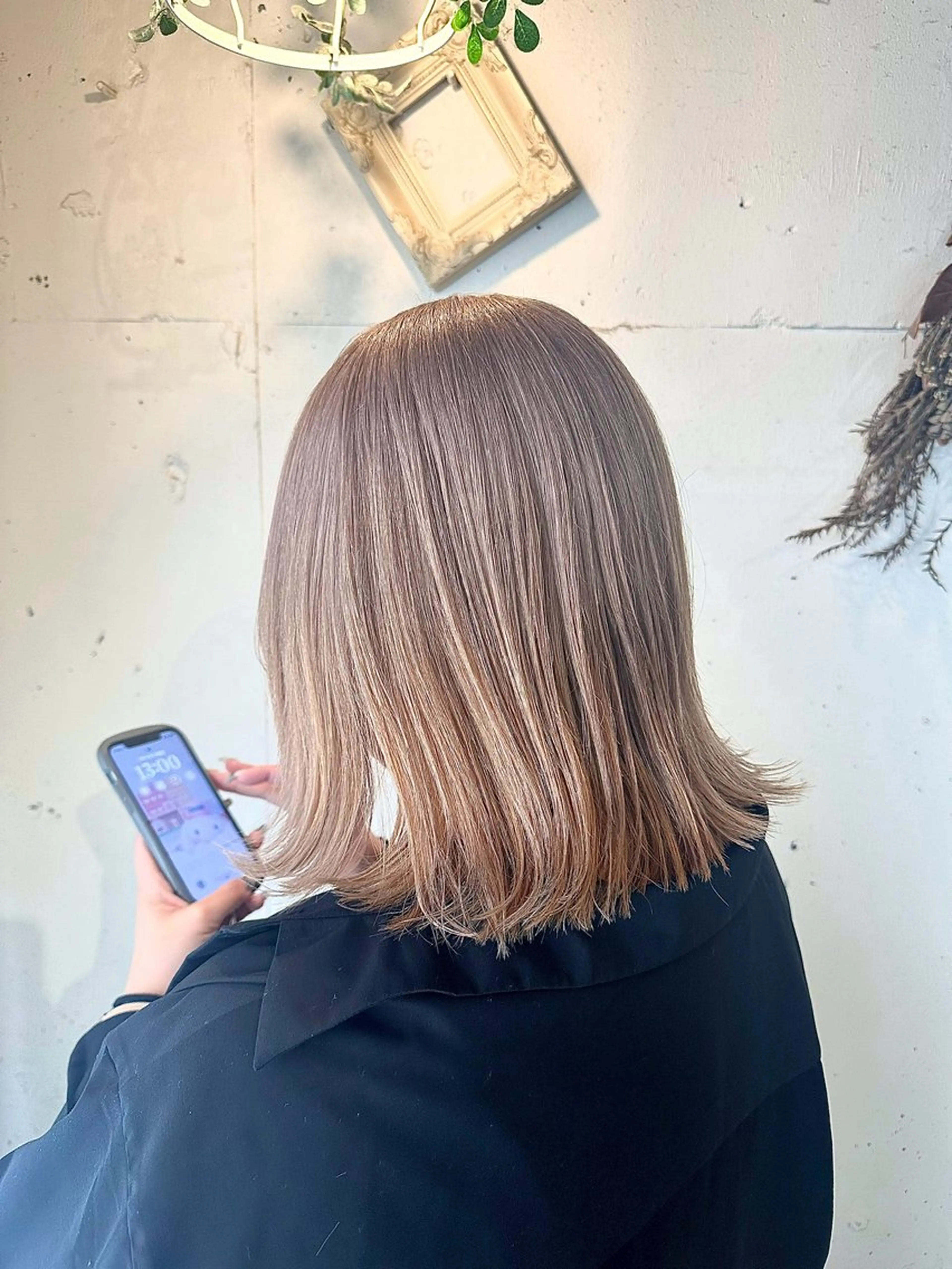 ショート カラー ベージュカラー ブリーチ ミルクティーベージュ ヘアカラー トリートメント Nao 【EIGHT札幌】のヘアスタイル