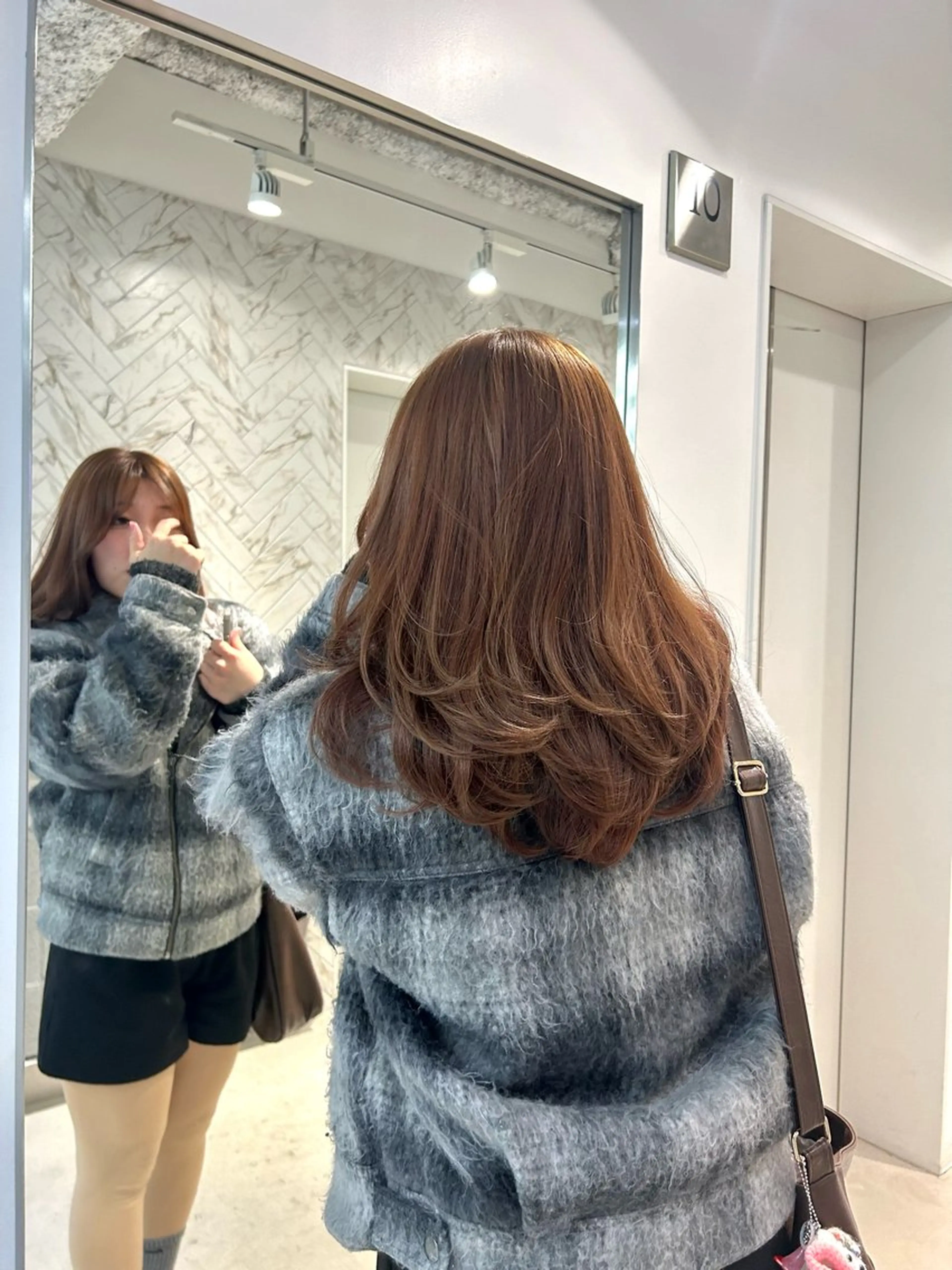 ロング カラー レイヤーカット EIGHT mana 海外グレージュ🥥のヘアスタイル