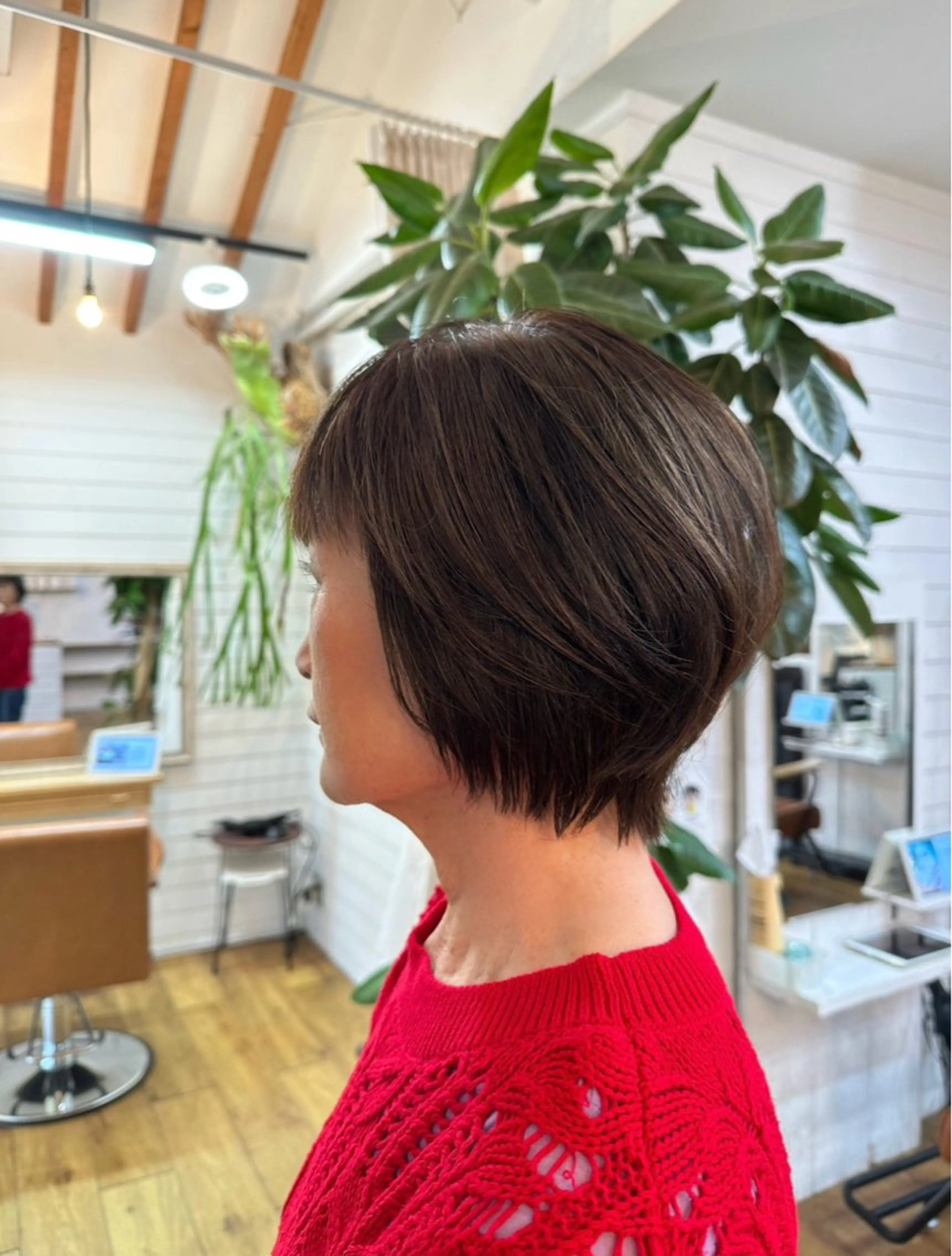 ミディアム カット 福井 咲羅のヘアスタイル