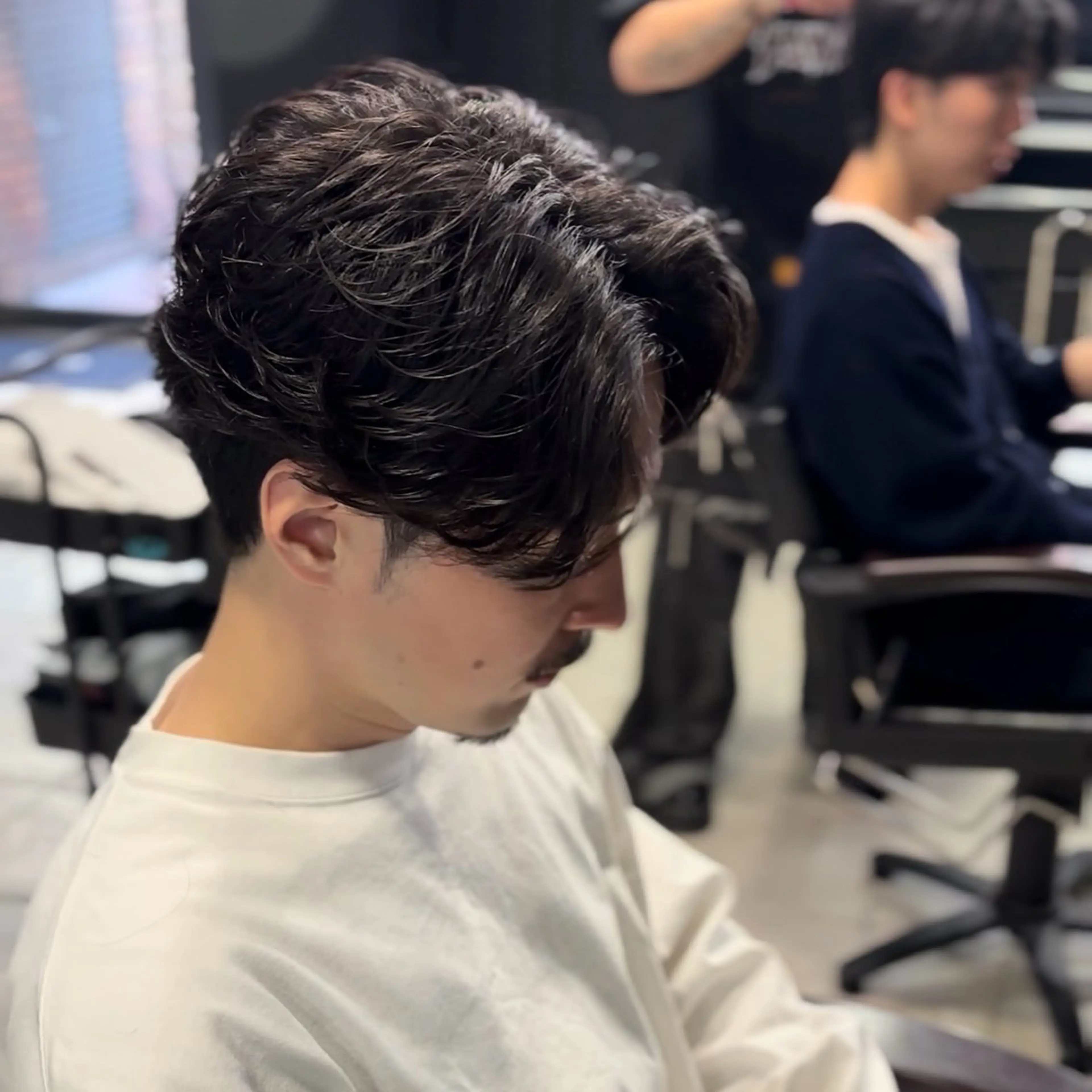 ミディアム パーマ ミディアムパーマ ツイストスパイラルパーマ ニュアンスパーマ スパイラルパーマ ツイストパーマ カット パーマ センターパート支持率 No.1【心斎橋】のヘアスタイル