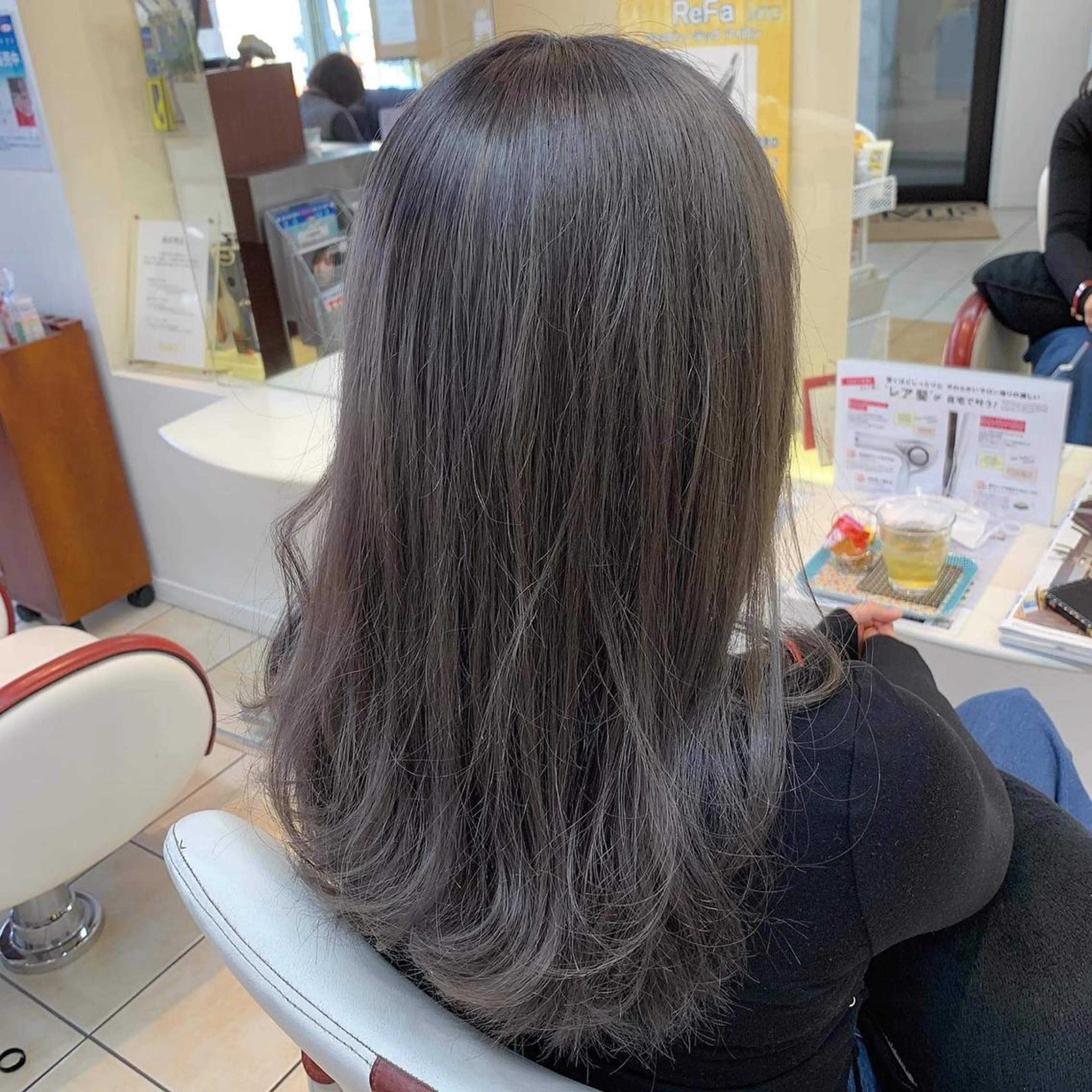 ロング カラー 瀬川 茉衣子のヘアスタイル