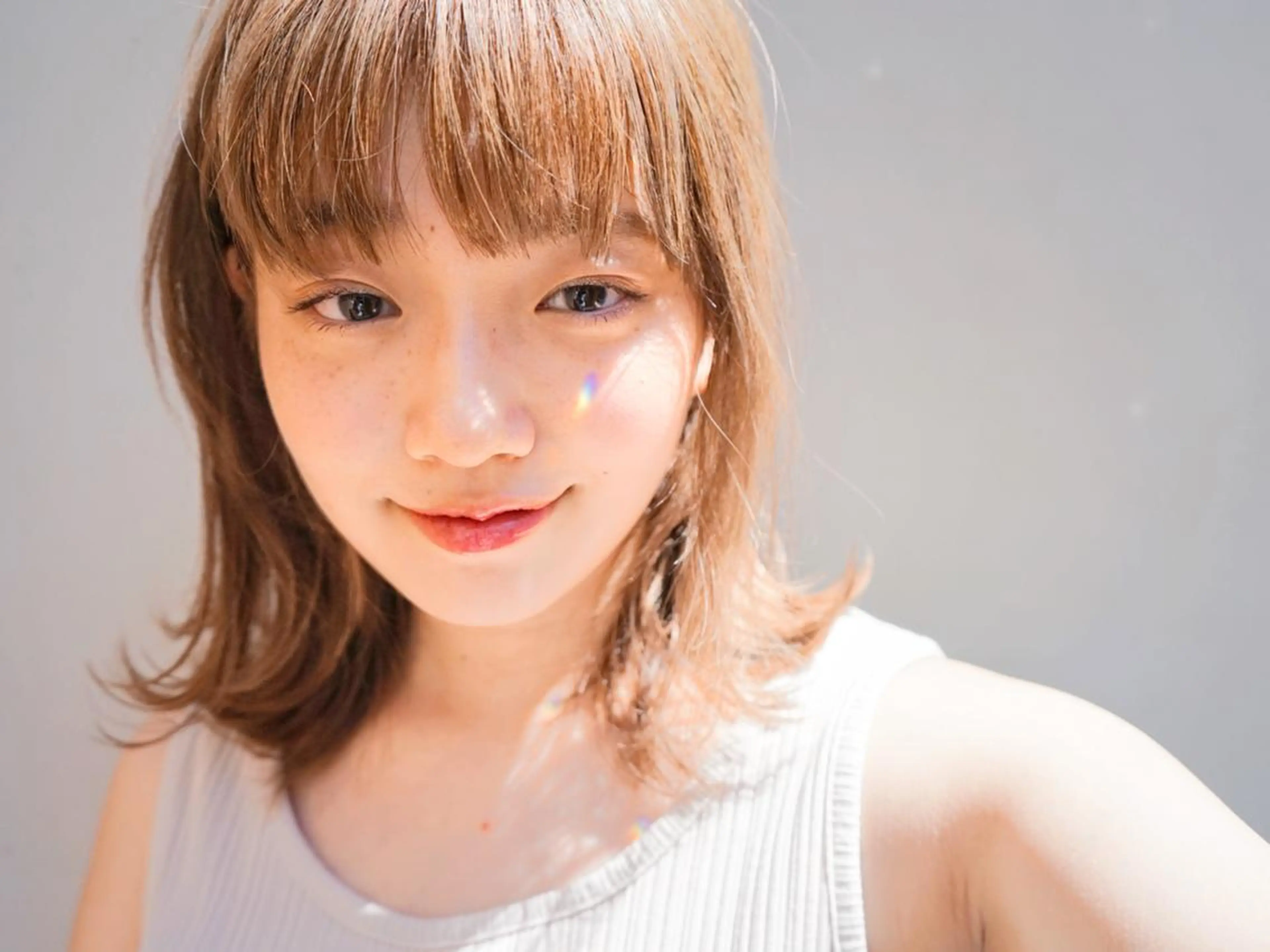 セミロング カラー パーマ ヘアアレンジ アディクシーカラー アッシュ バレイヤージュ ベージュカラー ブリーチ newi grande 横浜店のヘアスタイル