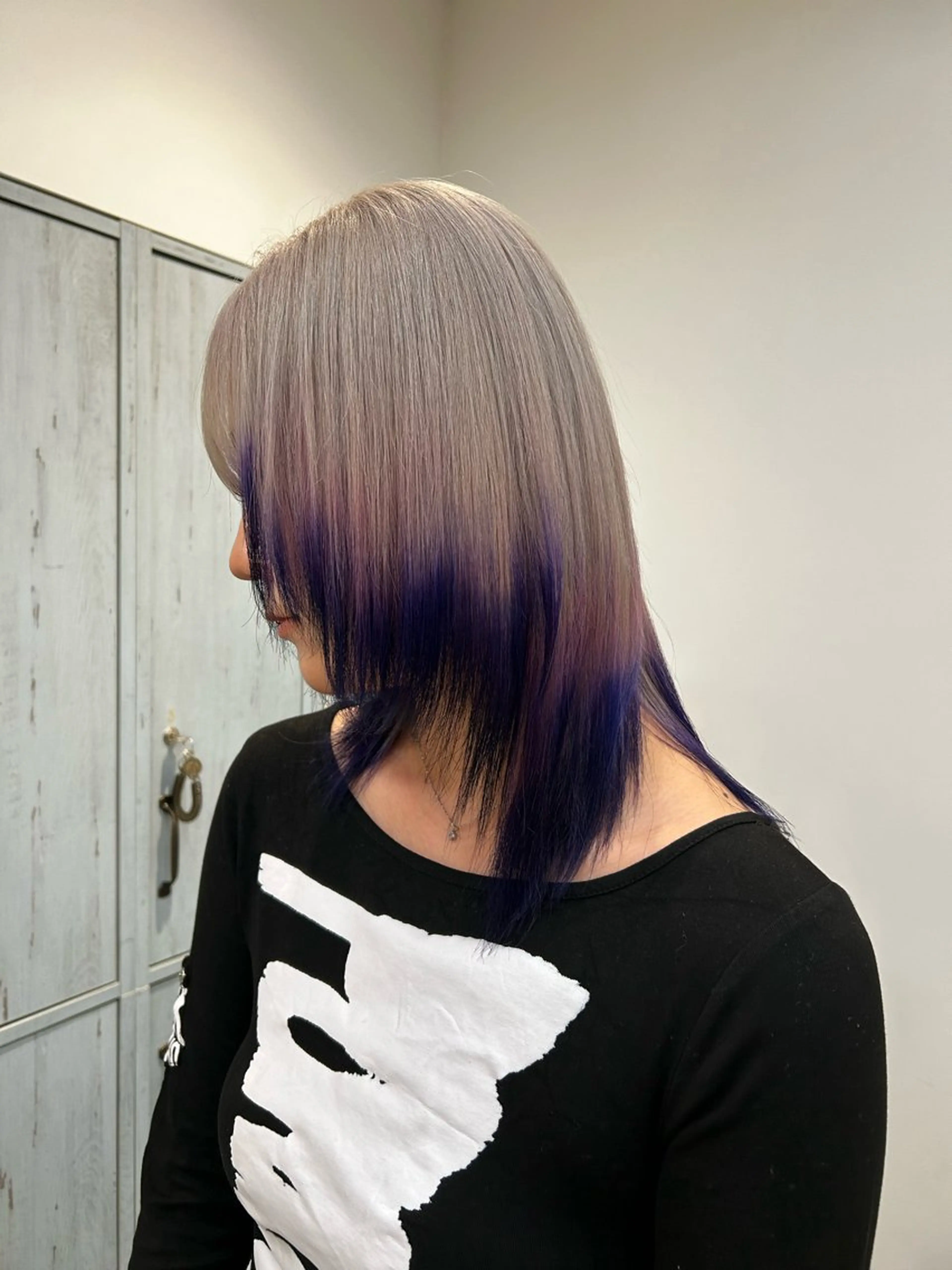 ミディアム カラー ベージュカラー シルバー ヘアカラー miu🌝 ハイライト/一宮のヘアスタイル